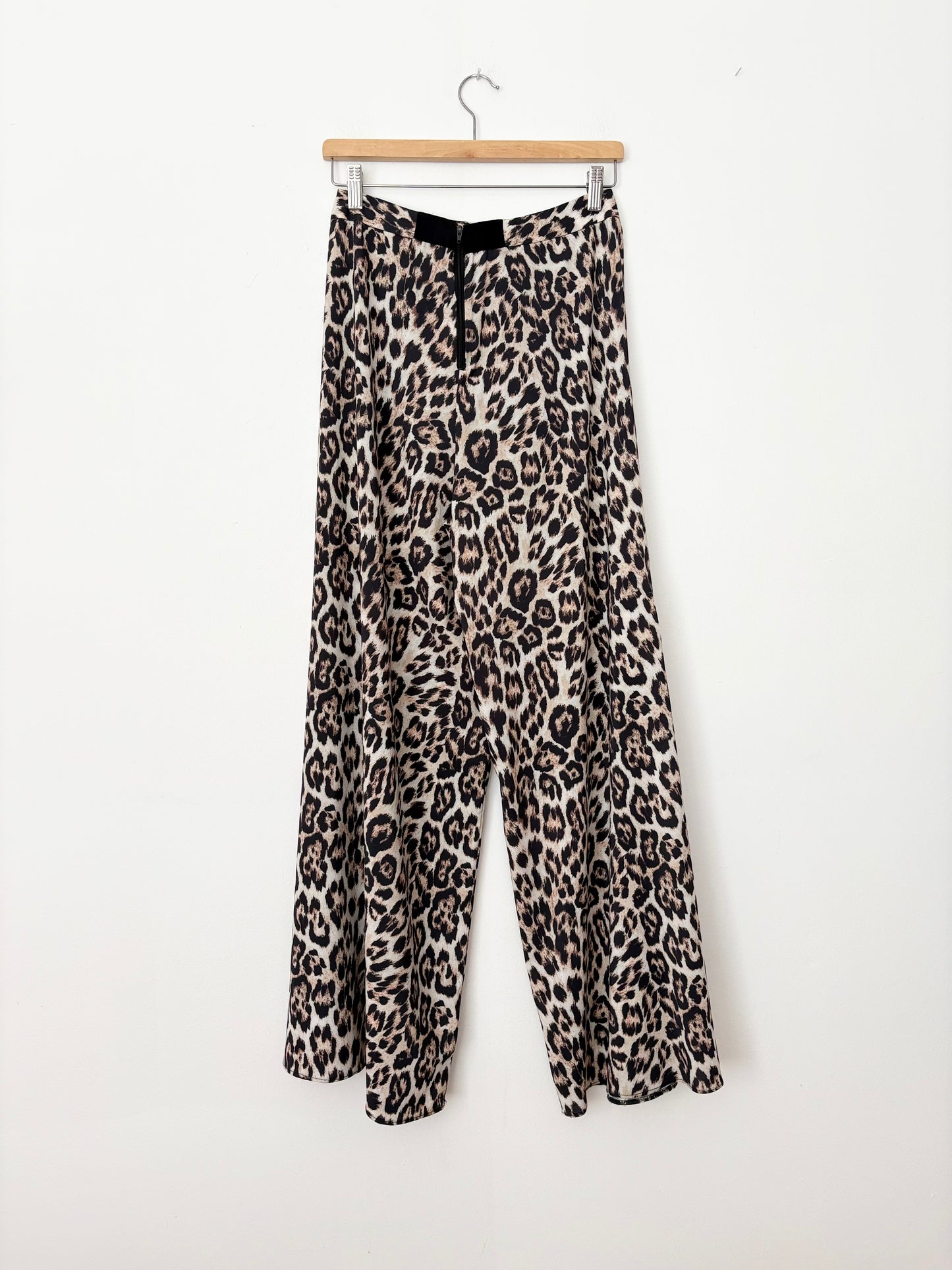 Alice + Olivia Remi leopard satin wide leg pants Small