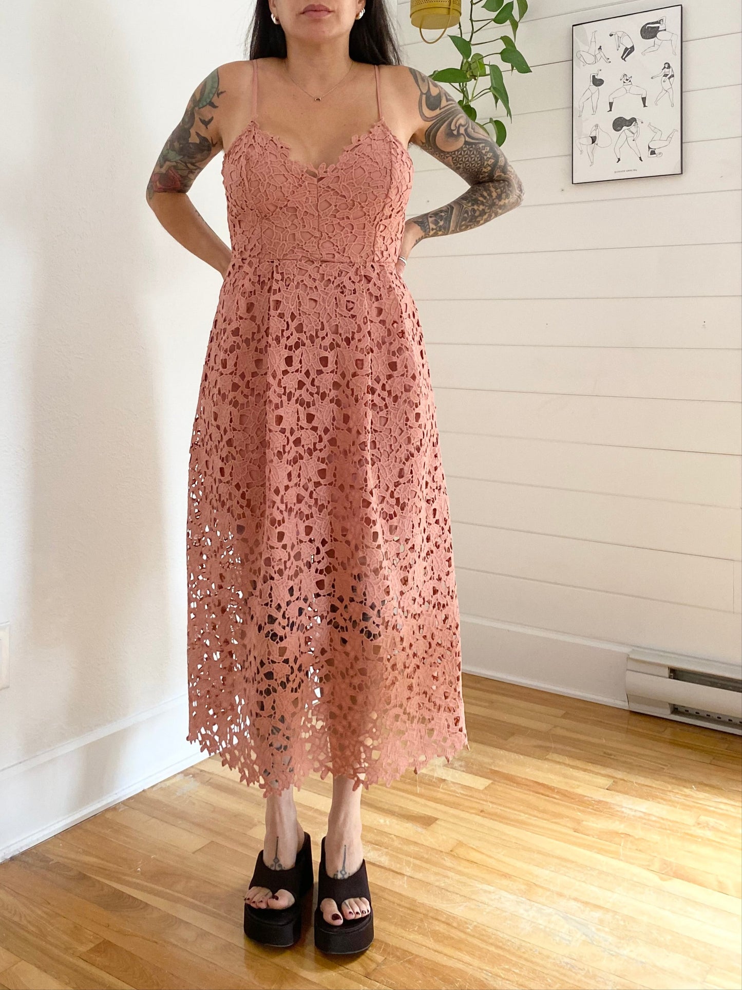 Robe midi en dentelle ASTR The label