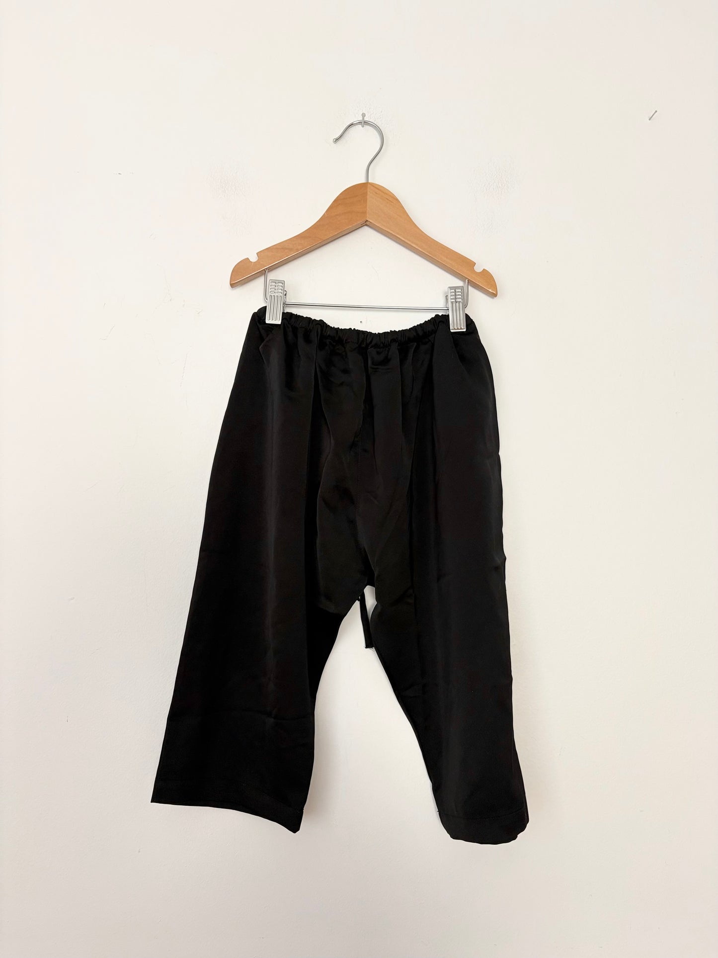 Pantalon satiné à entrejambe bas Façade T4