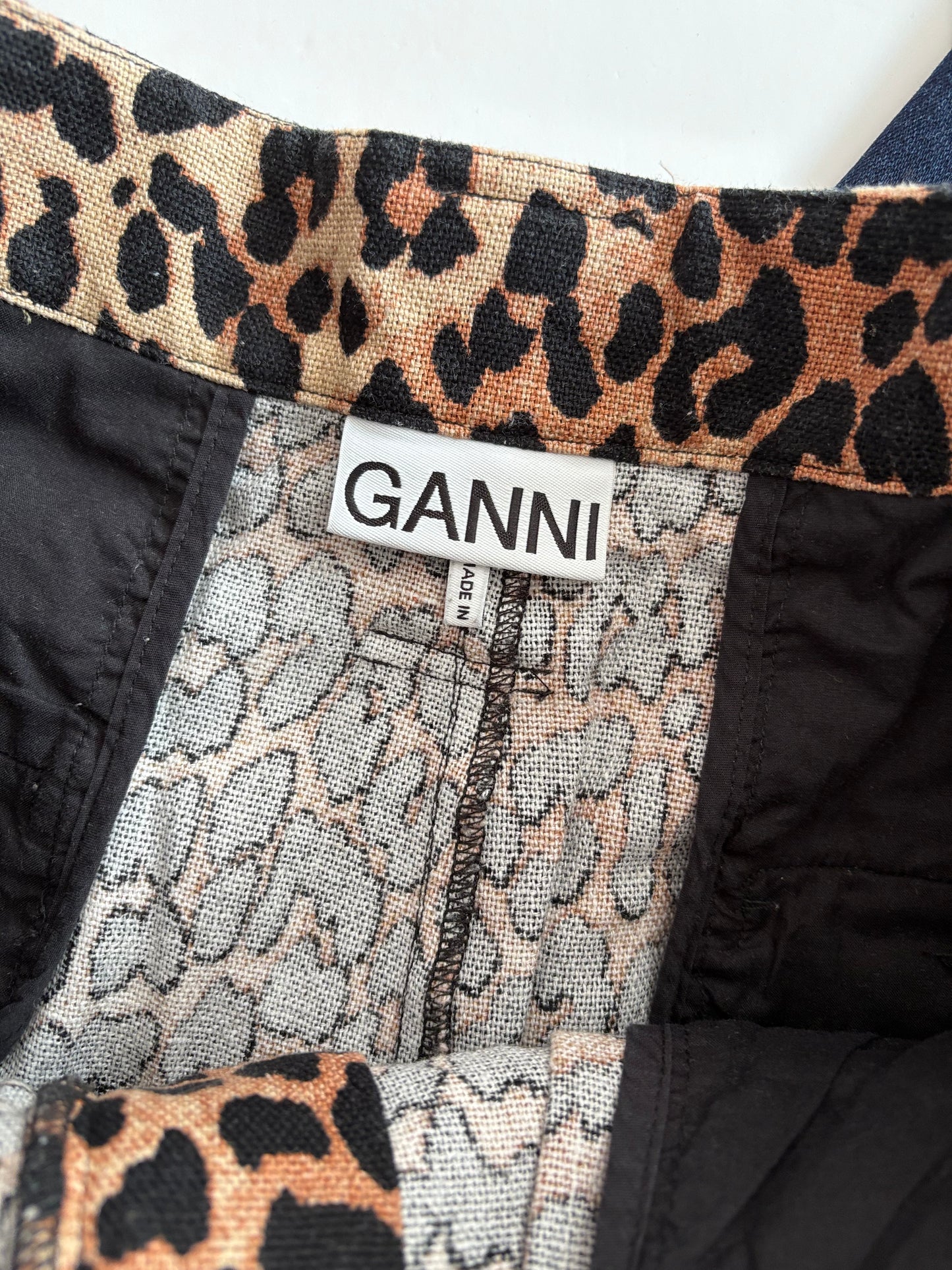 Ganni linen canvas belted leopard shorts Large