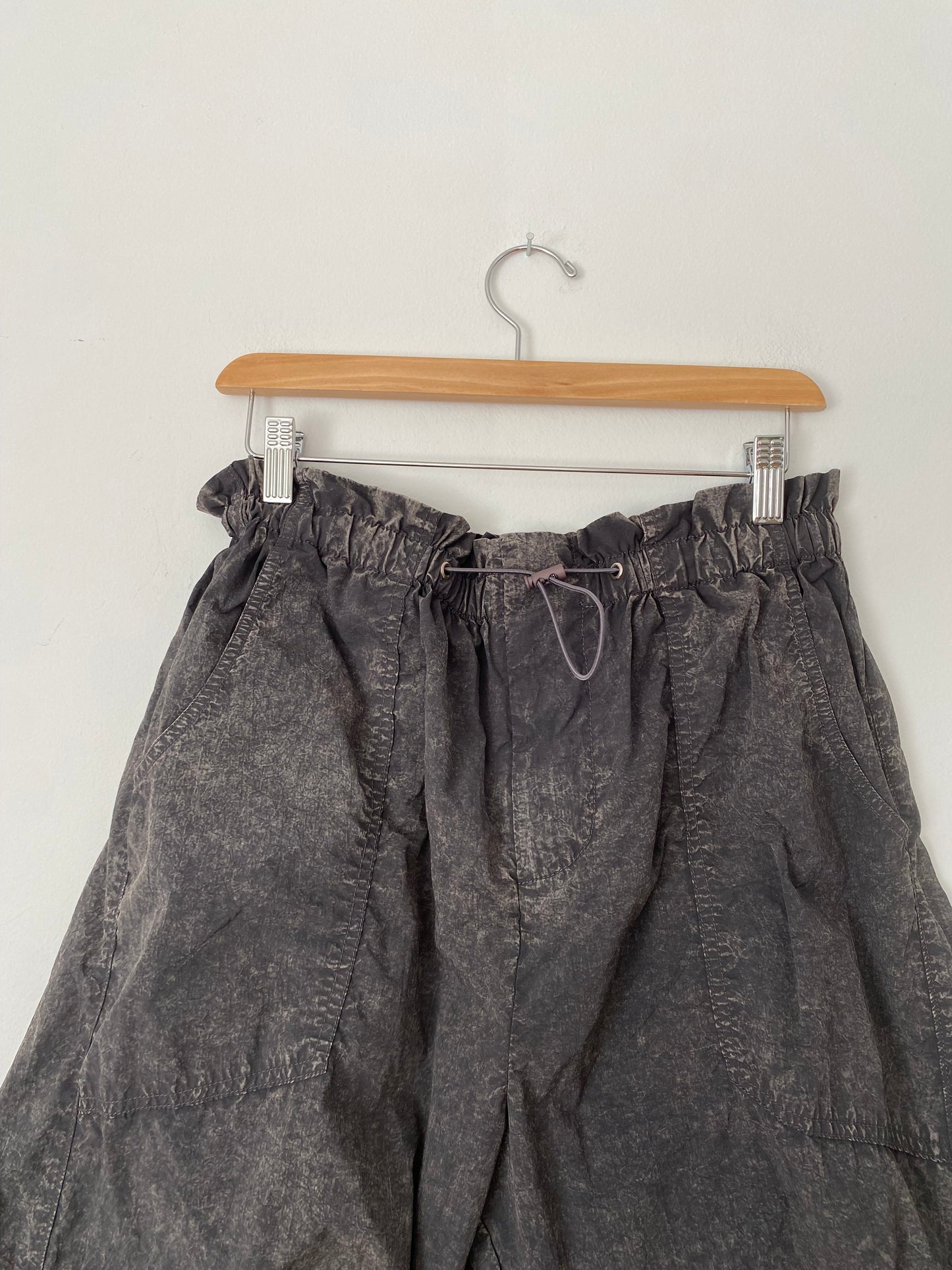 Pantalon parachute délavé à l'acide Urban Outfitters M/L