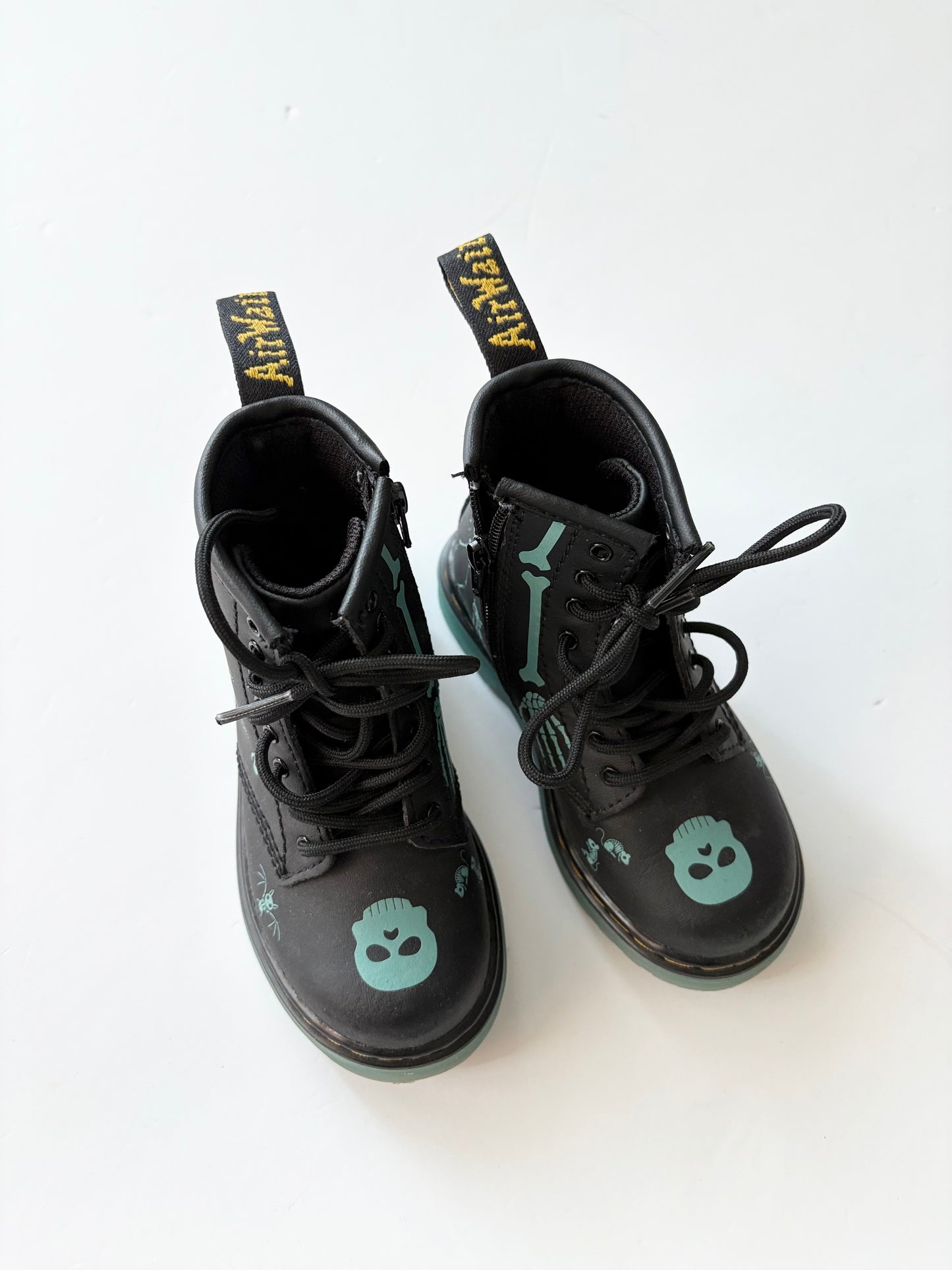 Dr.Martens glow in the dark skeletton leather boots US8