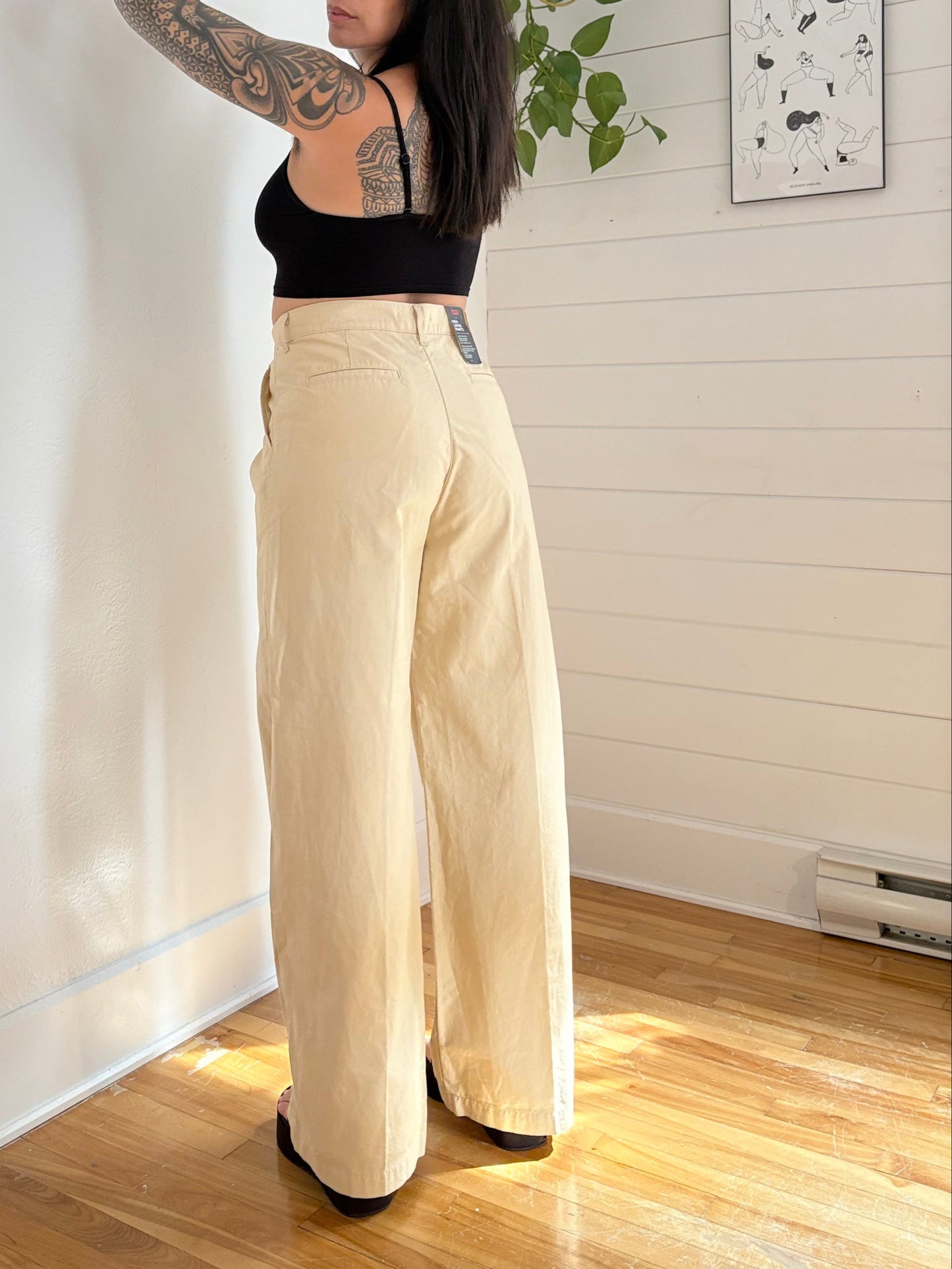 Levis high loose wide leg pants W29