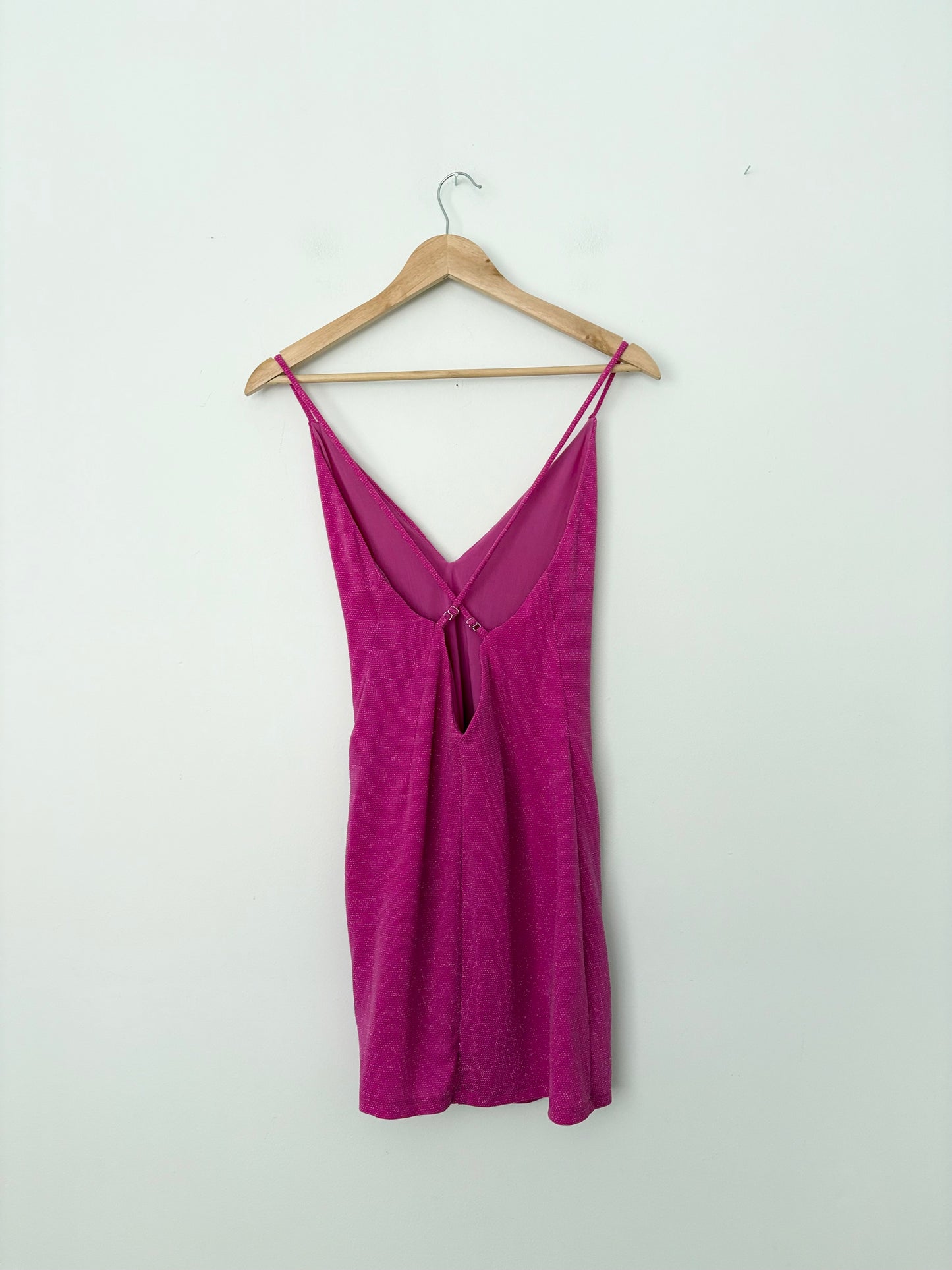 Robe mini NBD rose à paillettes et dos croisé, taille XS