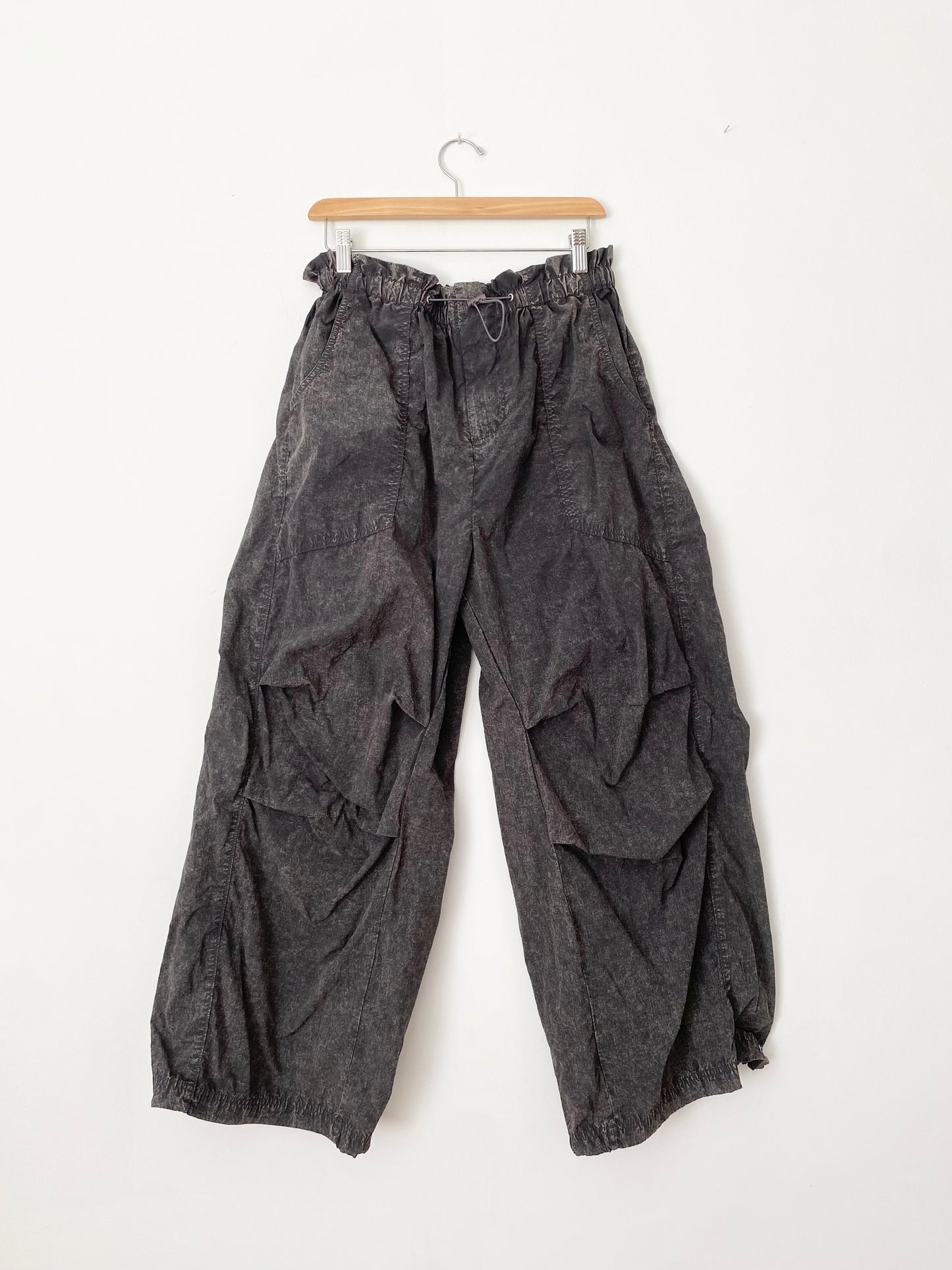 Pantalon parachute délavé à l'acide Urban Outfitters M/L