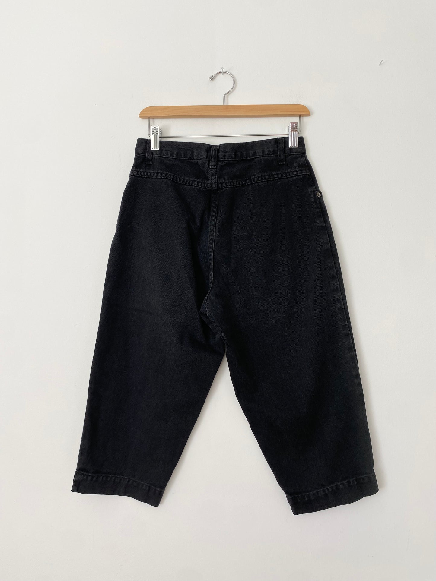 Capri en jean noir vintage W27