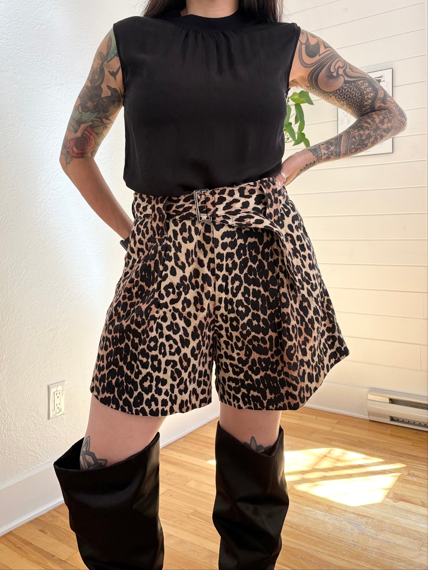 Ganni linen canvas belted leopard shorts Large
