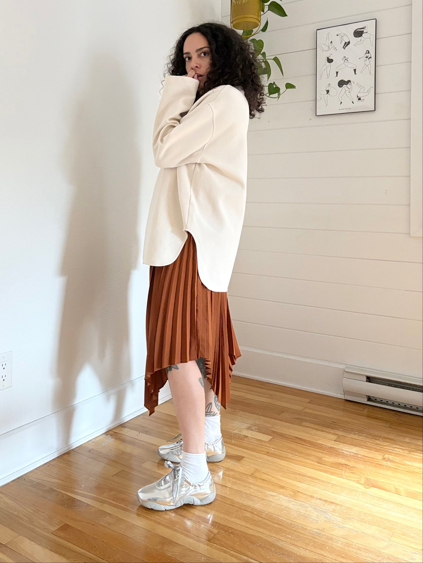 Arket round hemline crewneck sweater M/L