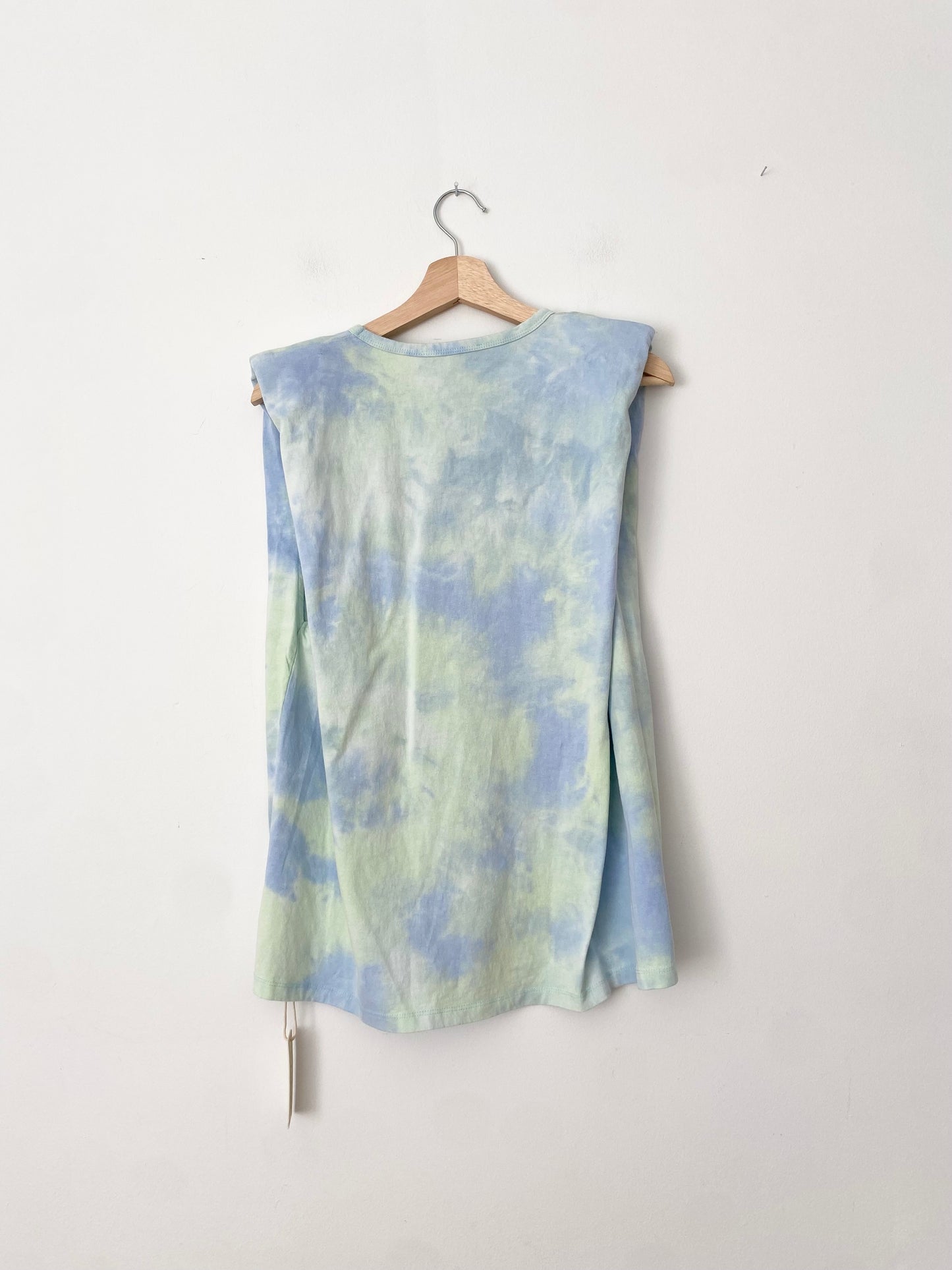 BlankNYC tie dye shoulder pad sleeveless tee Large