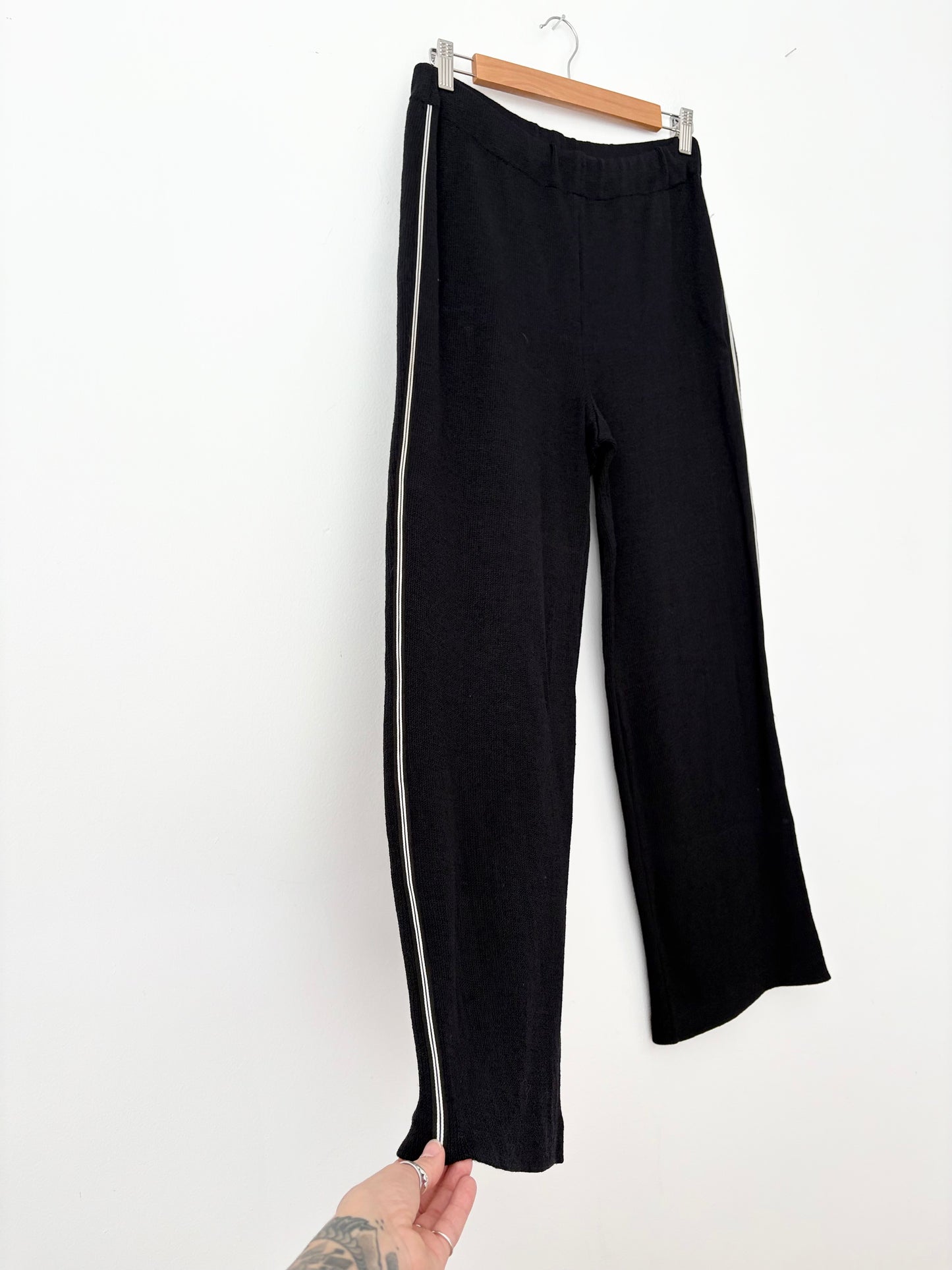Pantalon en tricot de laine à rayures latérales St John S/M
