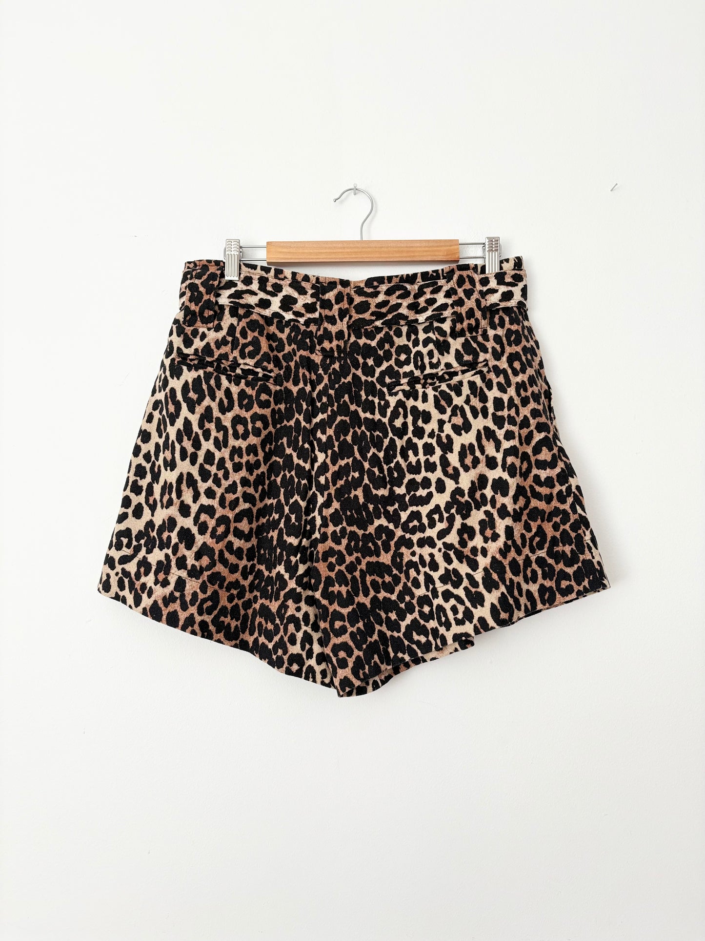 Ganni linen canvas belted leopard shorts Large