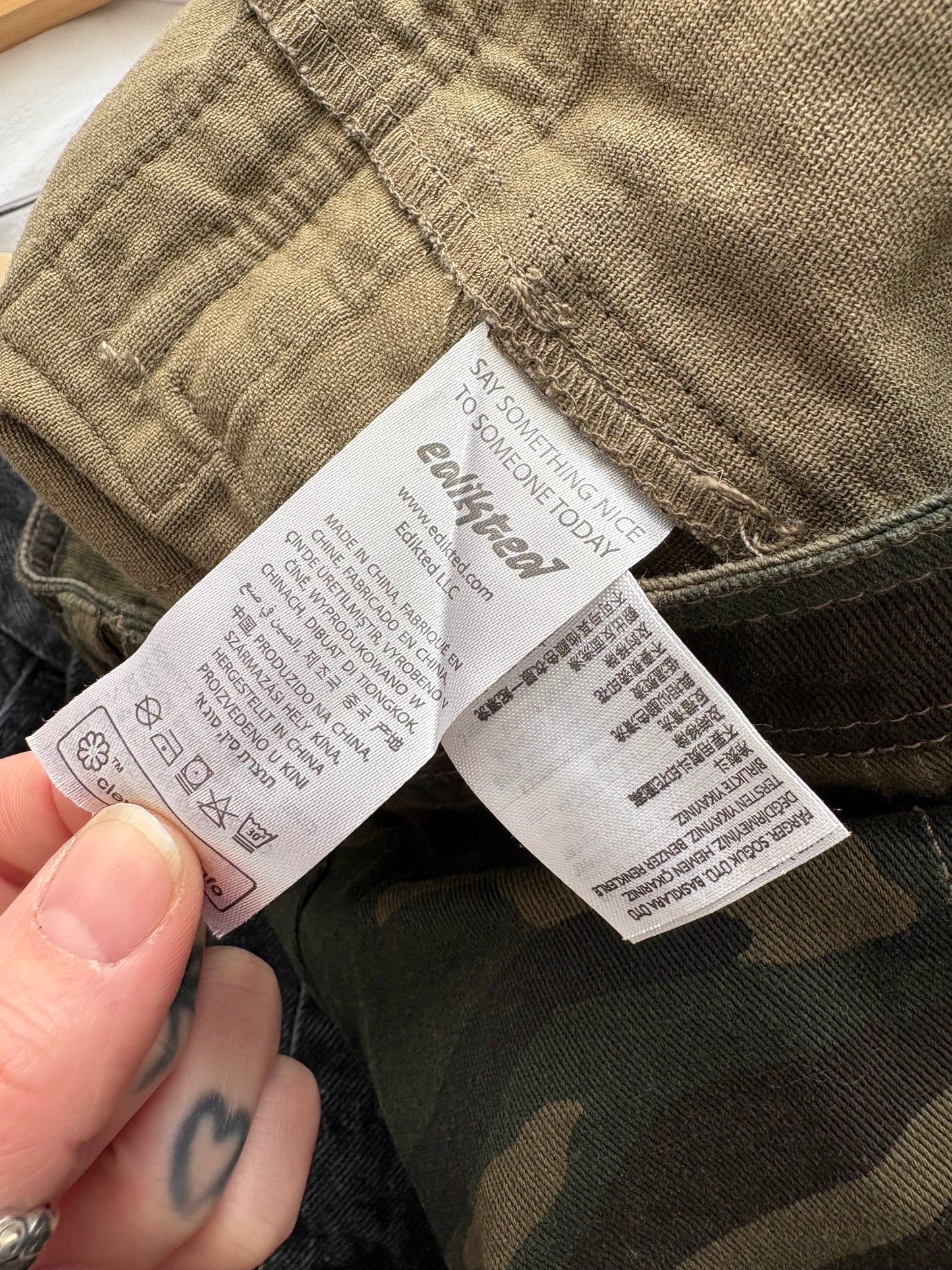 Pantalon cargo taille basse Edikted Aya, taille M