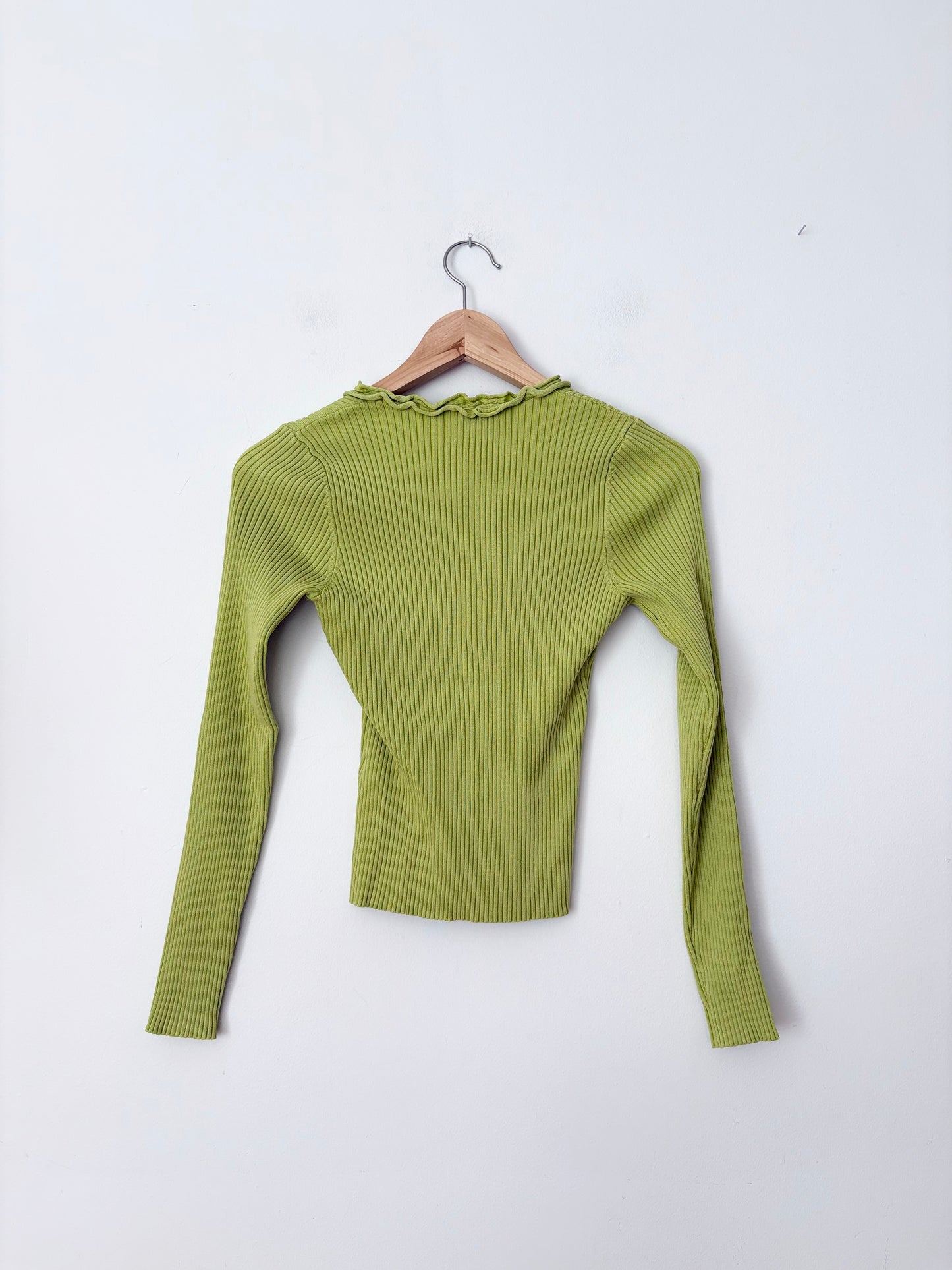 Trouvez-moi maintenant le cardigan en maille volanté vert Charlie S/M