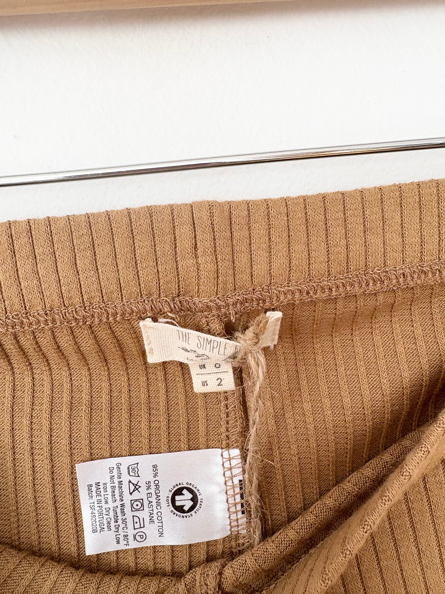 The simple folk ribbed legging in camel US2