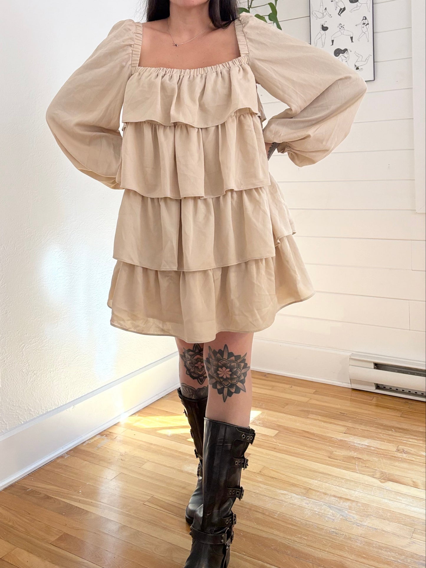 Robe à manches longues et col carré à volants Weworewhat M/L