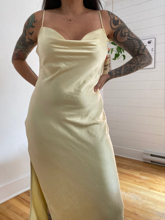 Robe nuisette jaune beurre Open edit Medium
