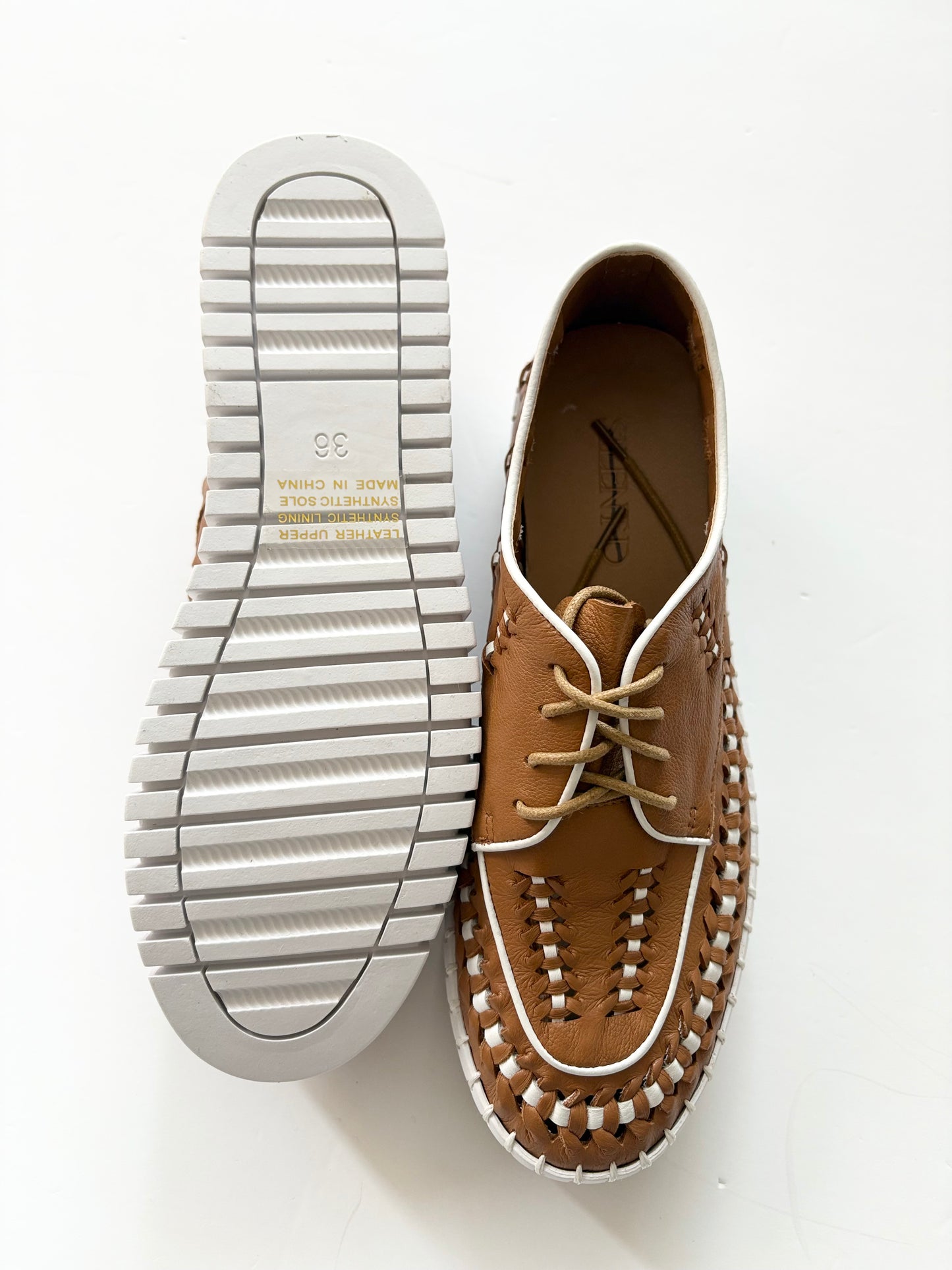 Baskets en cuir Silent D Brodies 36 €