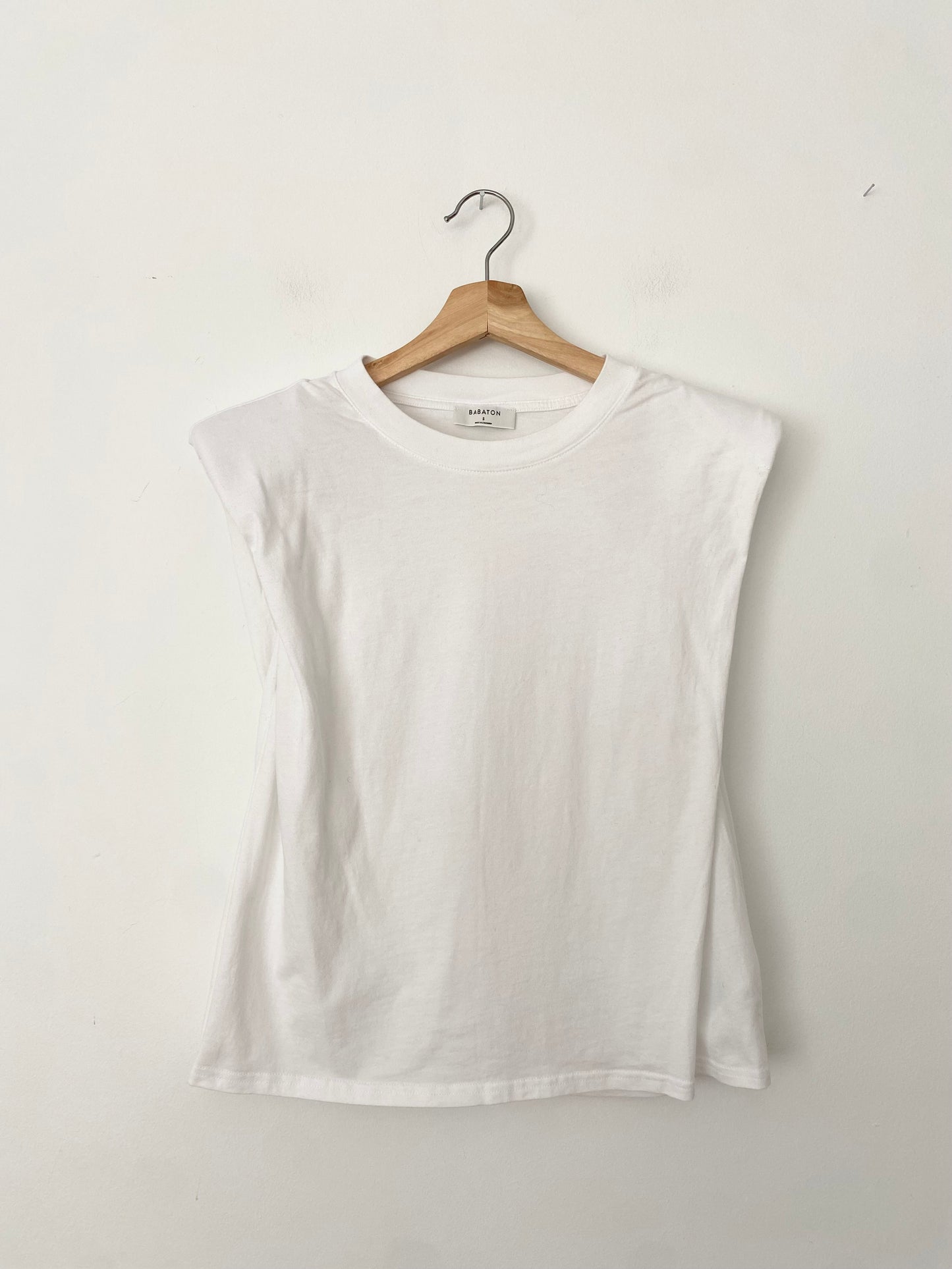 T-shirt a épaules embourrées Babaton Small