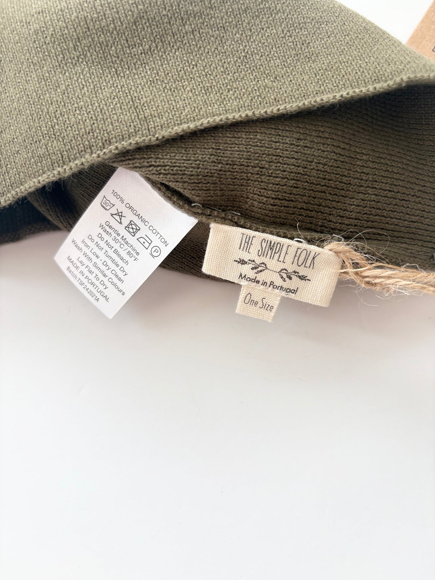 The simple folk knit scarf in olive O/S