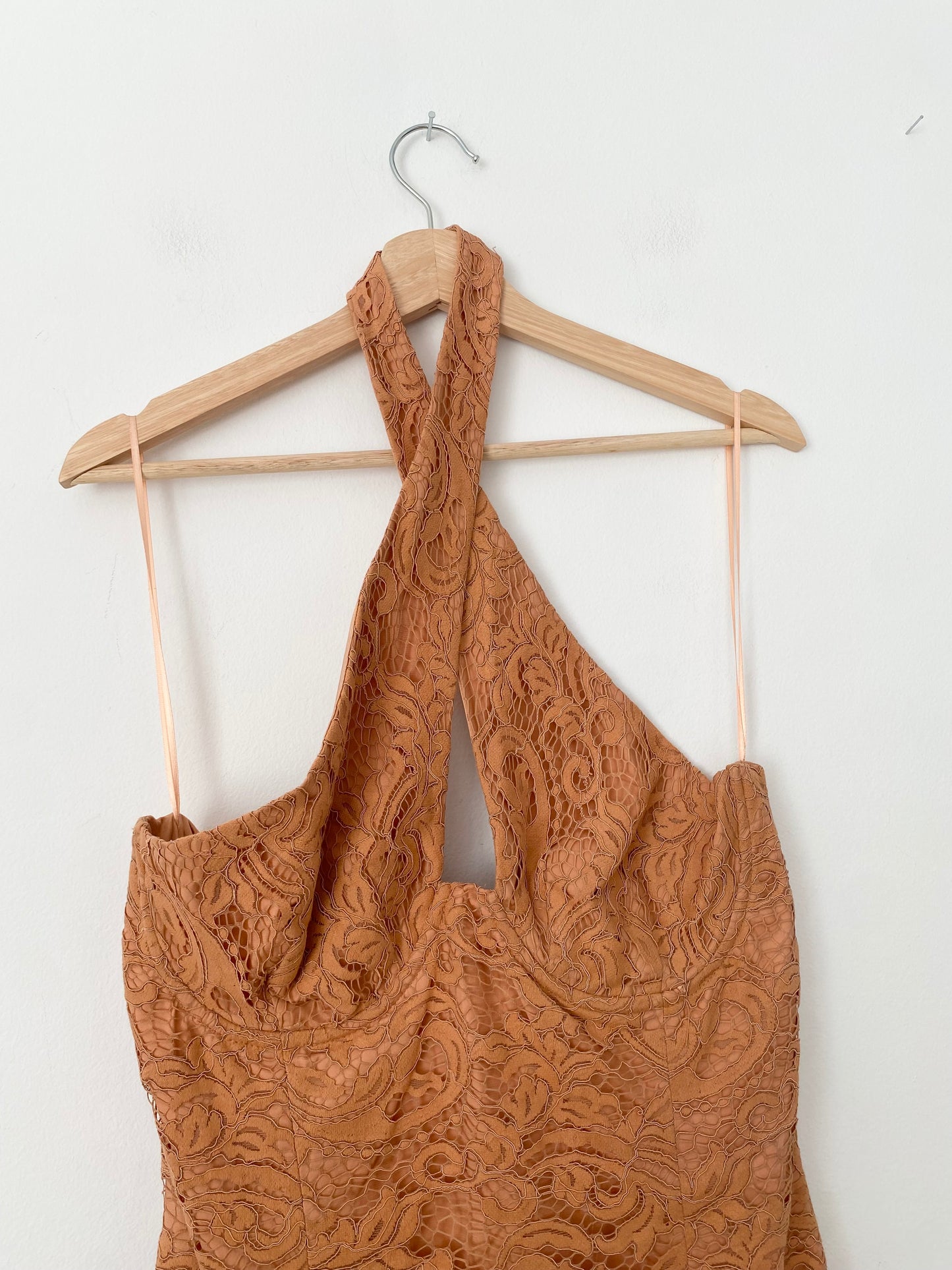 Robe midi croisée en dentelle BARDOT Riviera XL