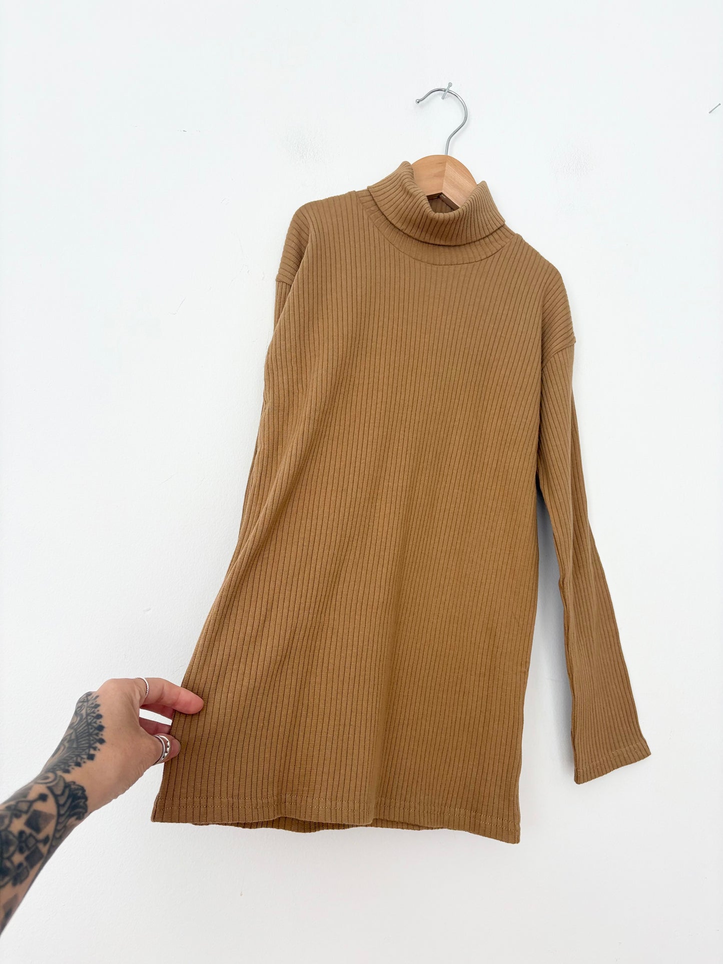The simple folk ribbed turtleneck 8/9Y