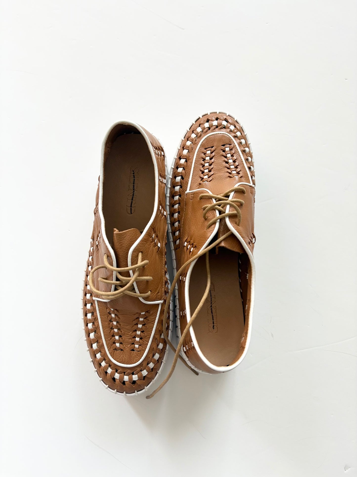Baskets en cuir Silent D Brodies 36 €