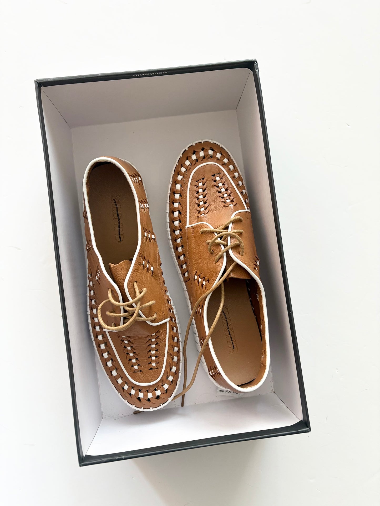 Baskets en cuir Silent D Brodies 36 €
