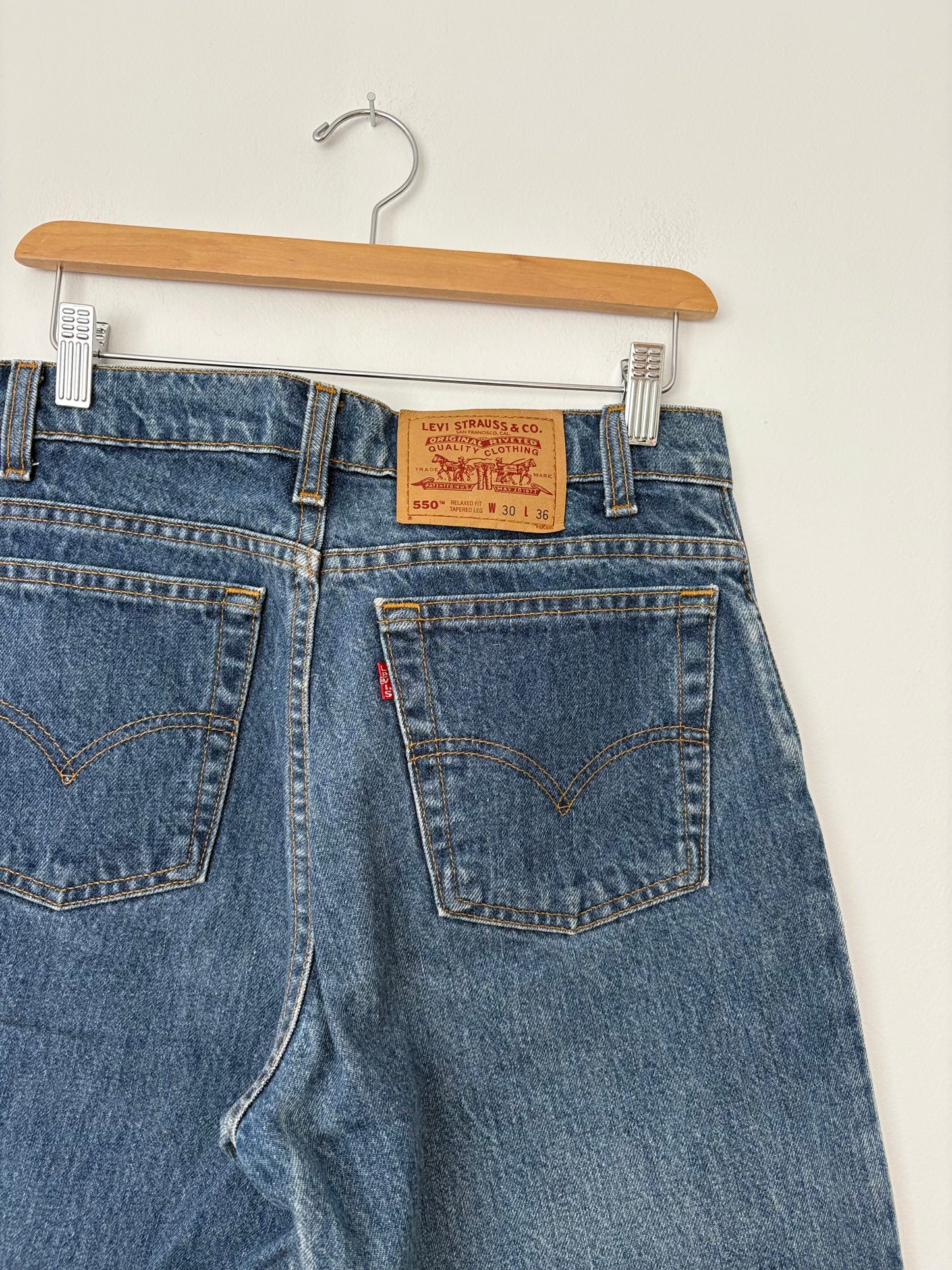 Vintage Levis 550 straight leg jeans W28