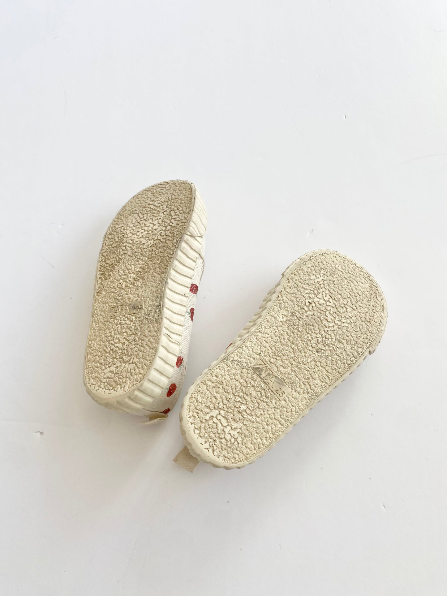 Zara strawberry sneakers US8