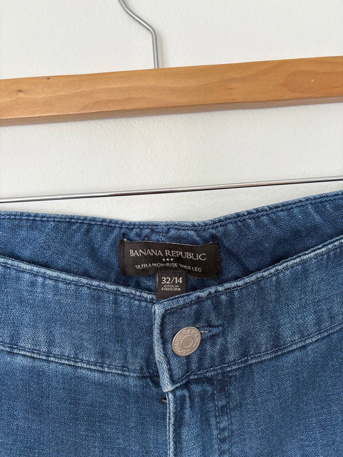Banana Republic ultra high rise wide leg jeans W32