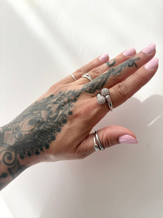 Bague pavée en argent Noir NYC Dee