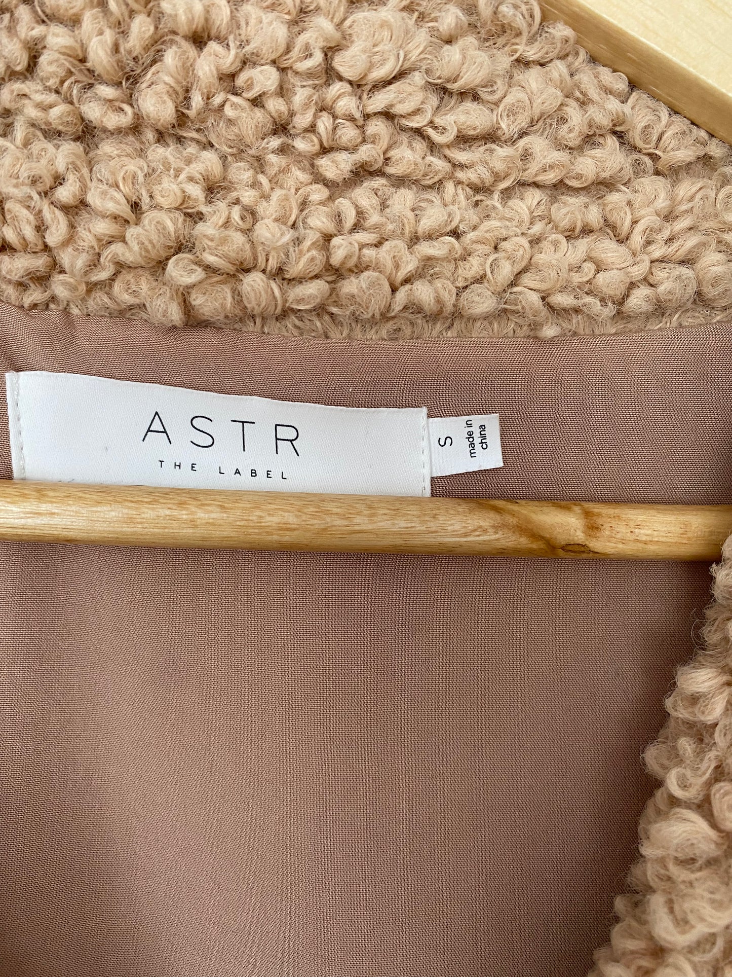 Manteau en fausse fourrure ASTR The Label Small