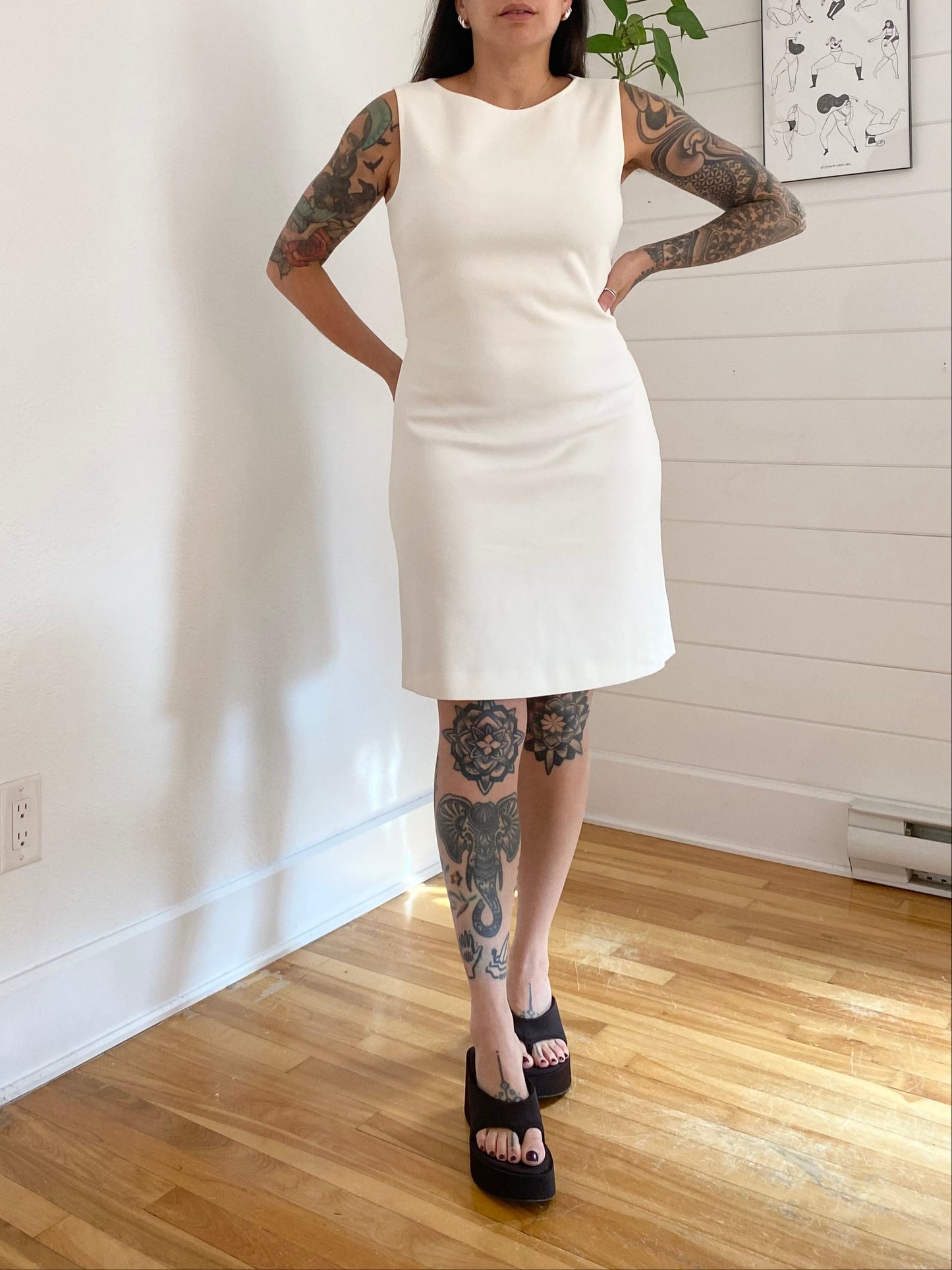 Robe courte droite à découpes dans le dos Theory Emison, grande taille