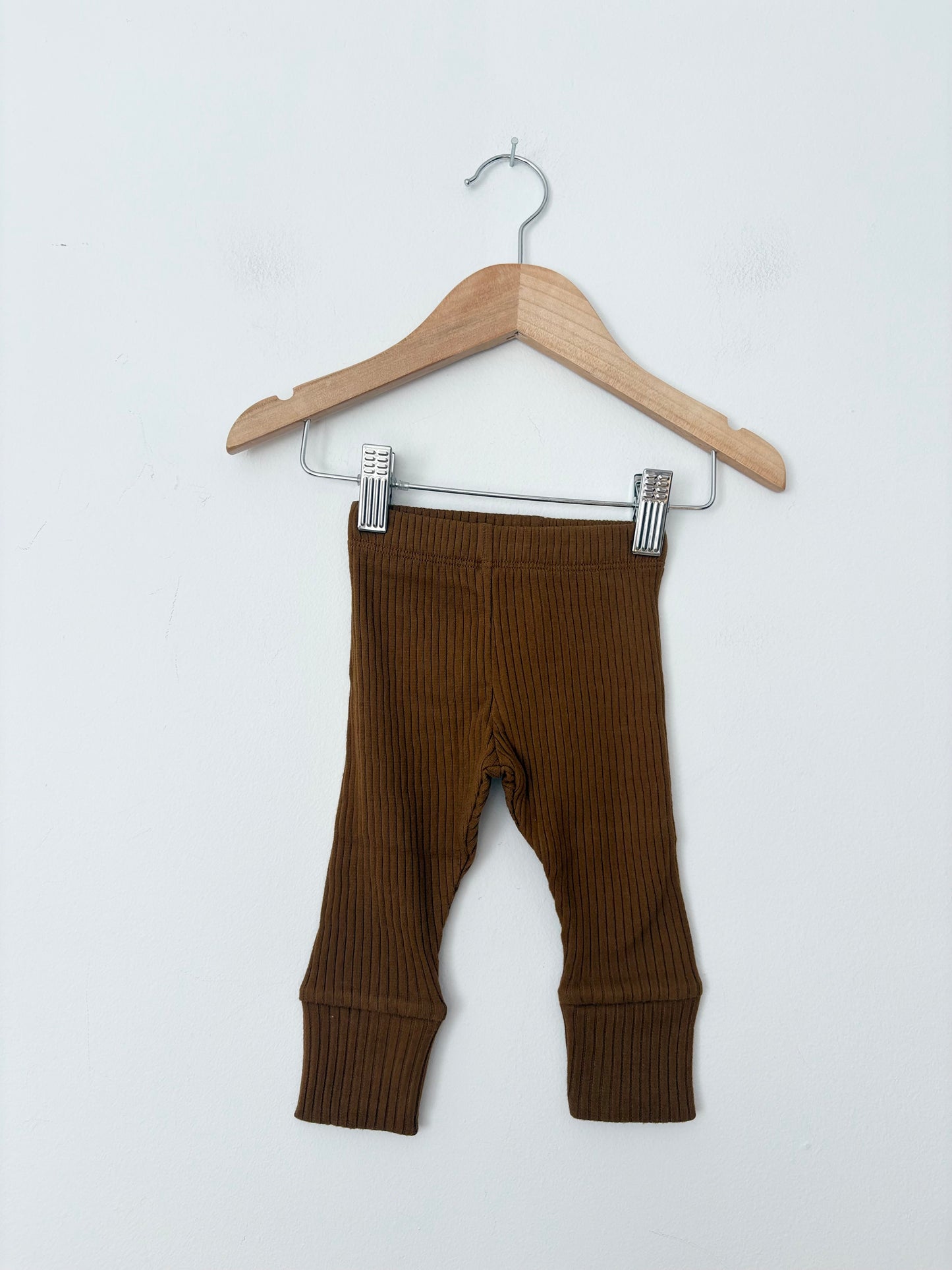 The simple folk ribbed legging in bronze 3/6months
