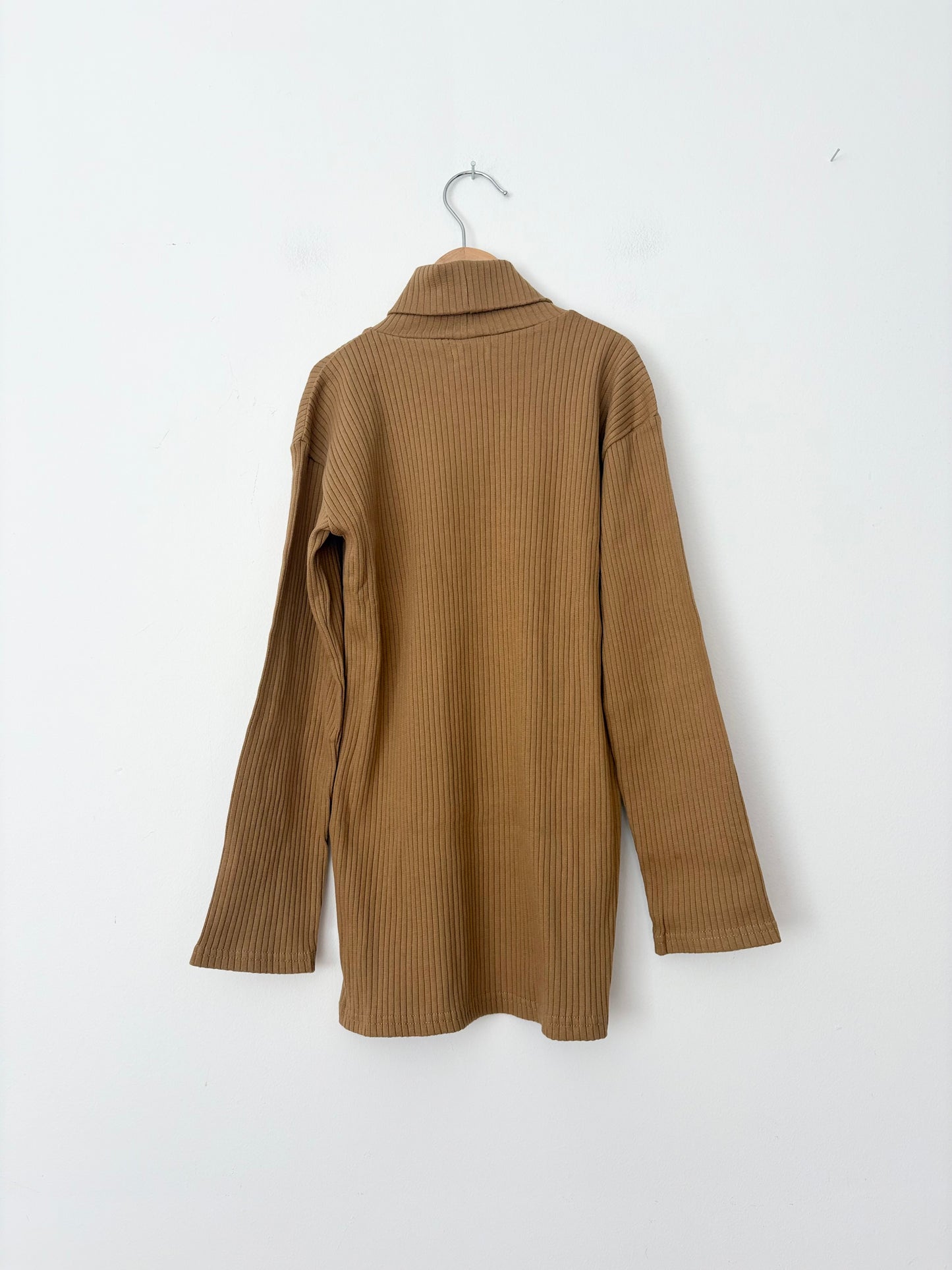 The simple folk ribbed turtleneck 8/9Y
