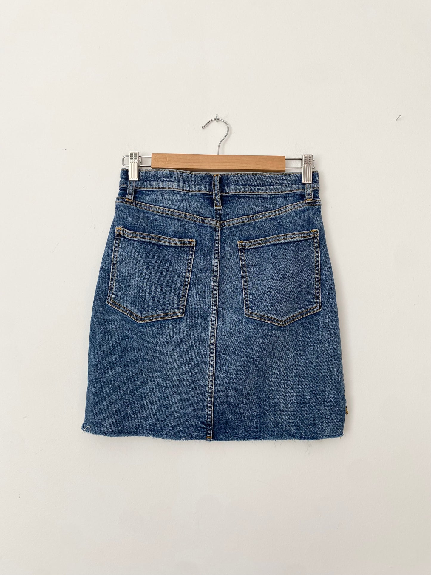 Jupe en jean effilochée coupée Wilfred Tanit W27
