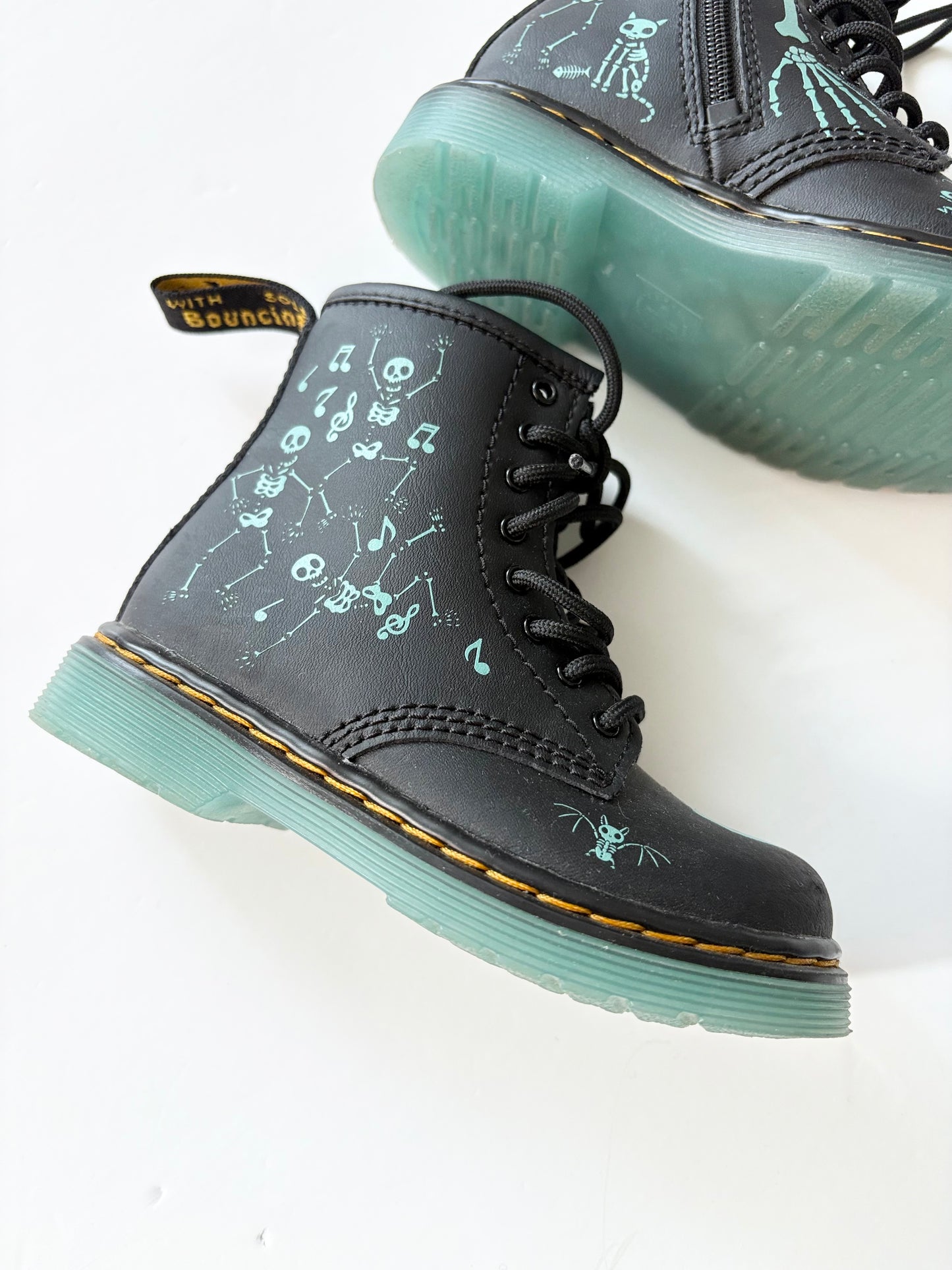 Dr.Martens glow in the dark skeletton leather boots US8