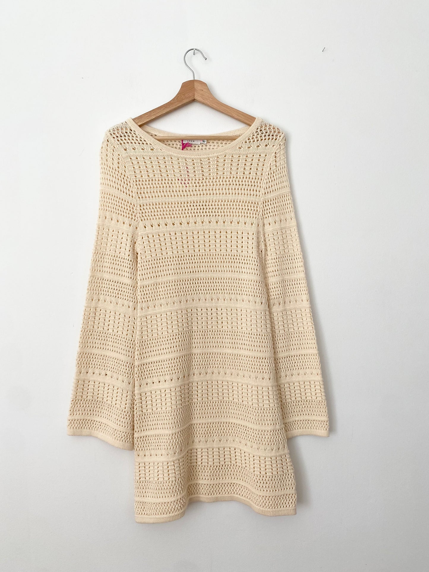 Robe en crochet à manches cloches luxuriantes Medium
