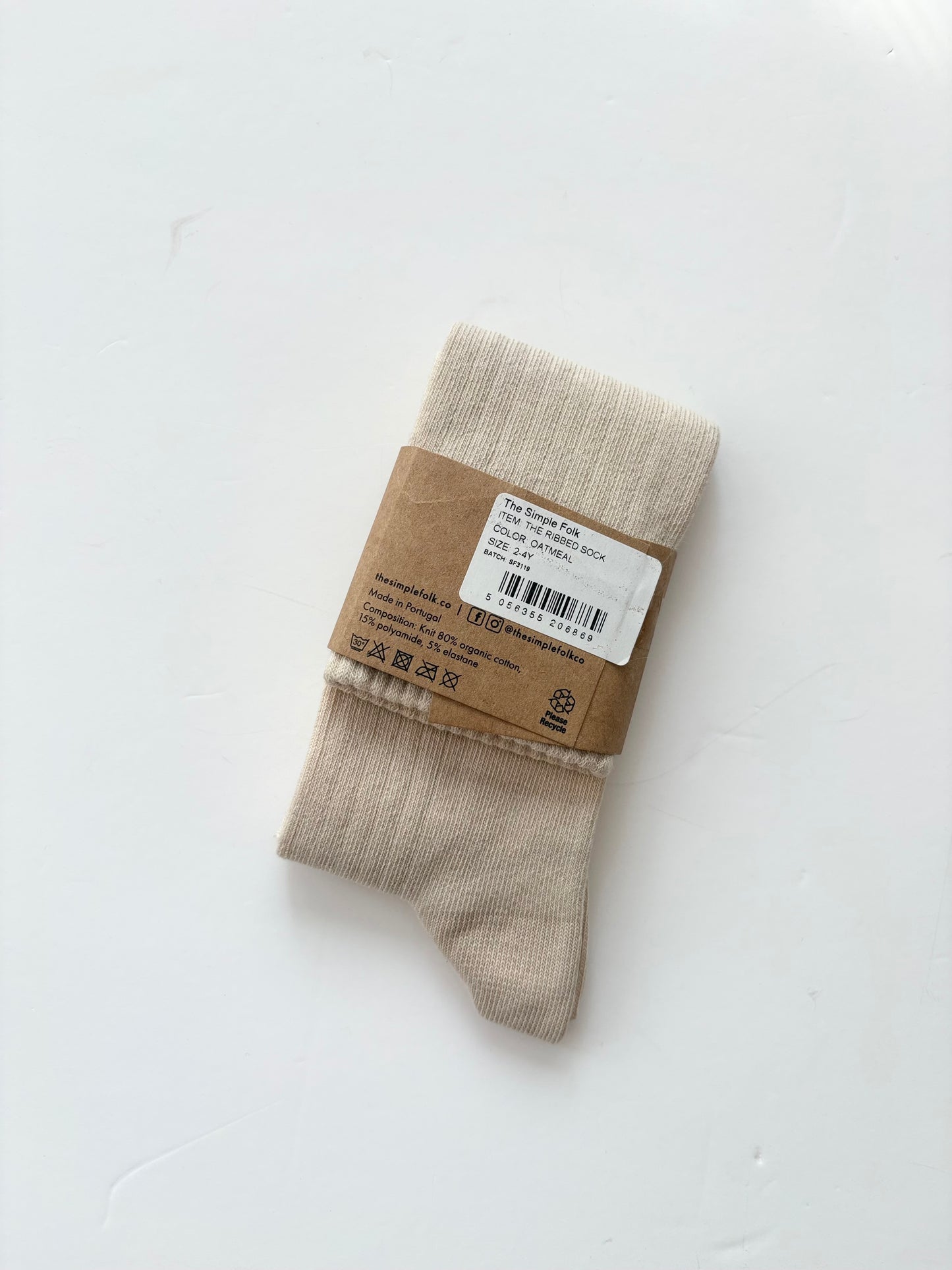 The simple folk ribbed socks in oatmeal 2-4Y