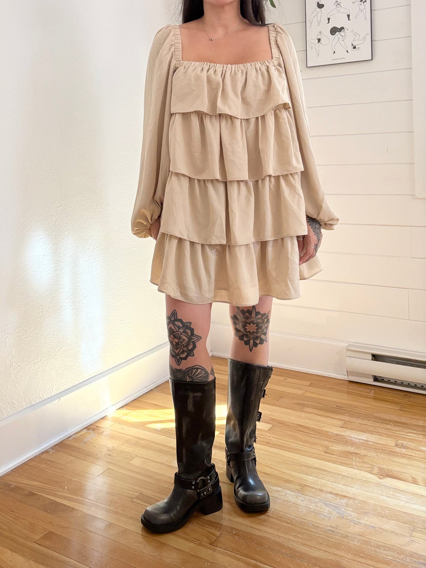 Robe à manches longues et col carré à volants Weworewhat M/L