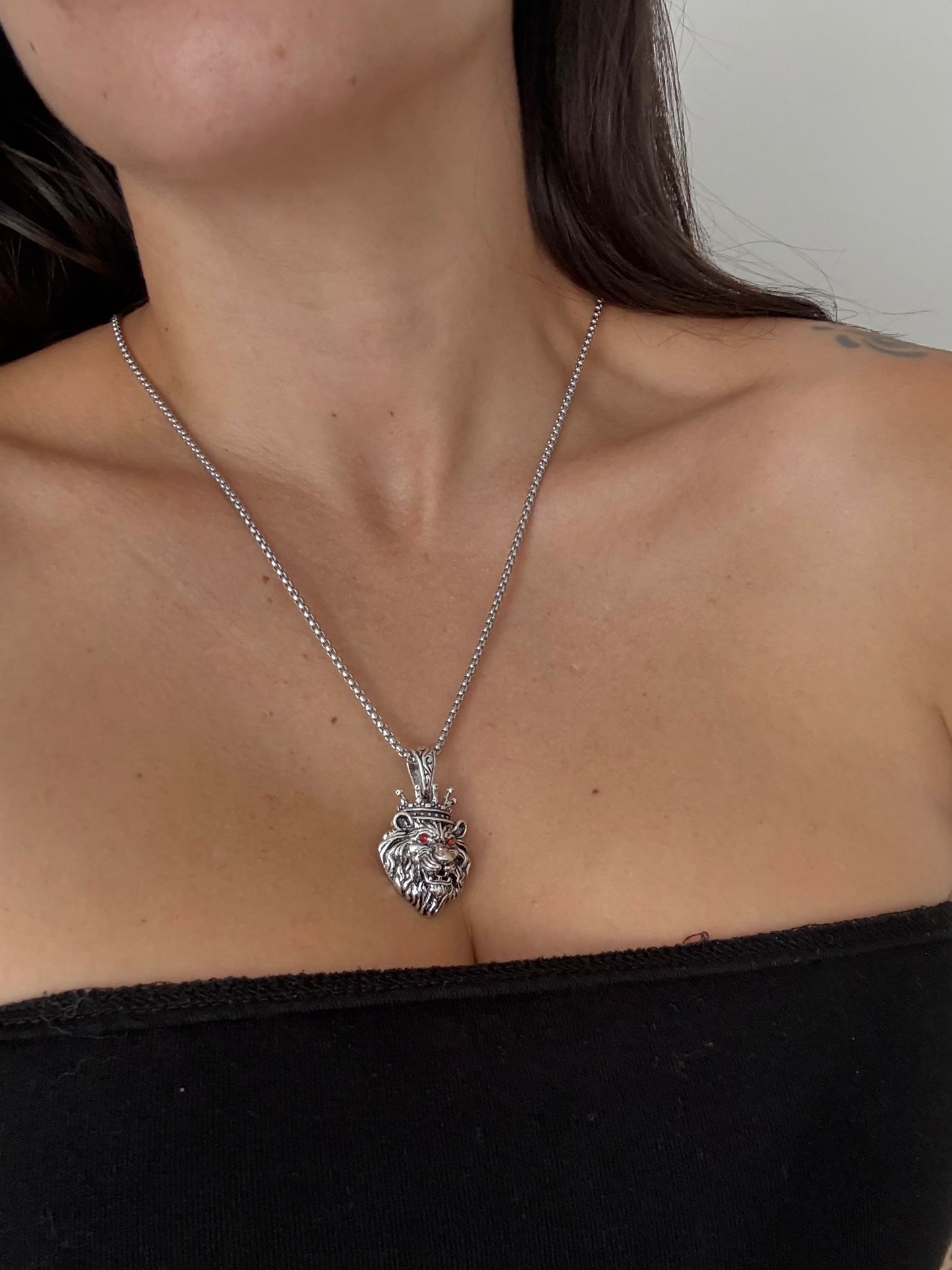Noir NYC lion silver pendant necklace