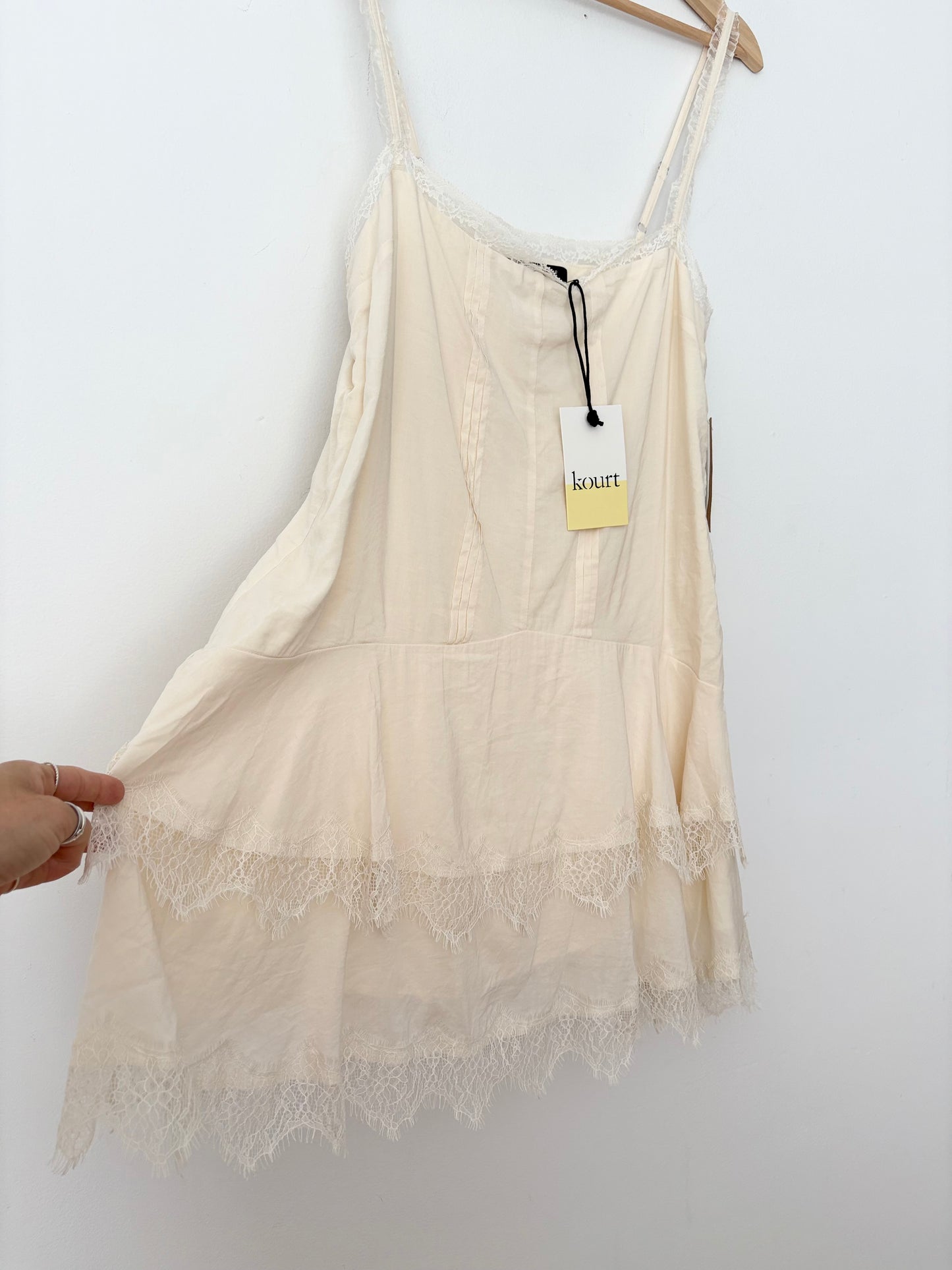 Robe nuisette en coton à volants et dentelle Kourt Armanii Medium