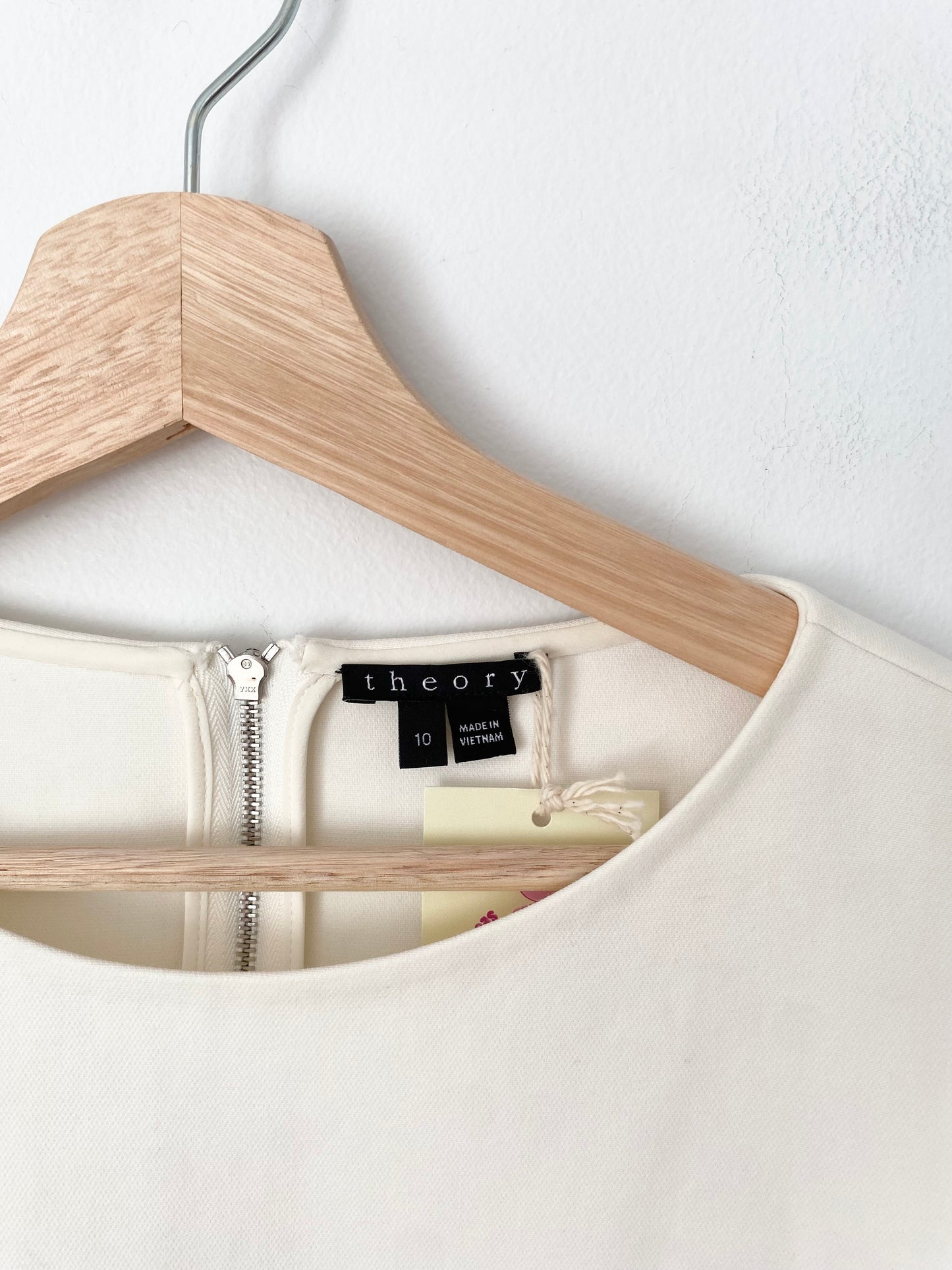 Robe courte droite à découpes dans le dos Theory Emison, grande taille