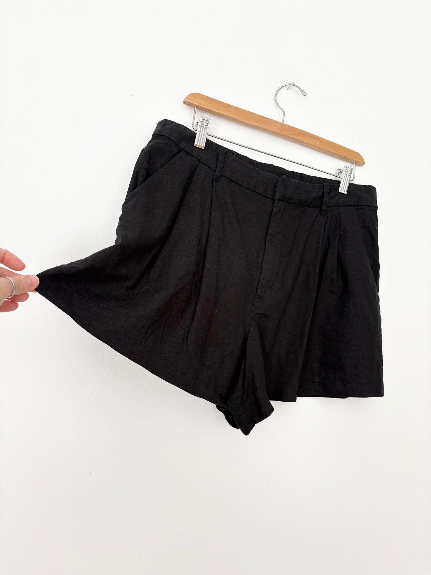 Short plissé en mélange de lin GAP, taille L