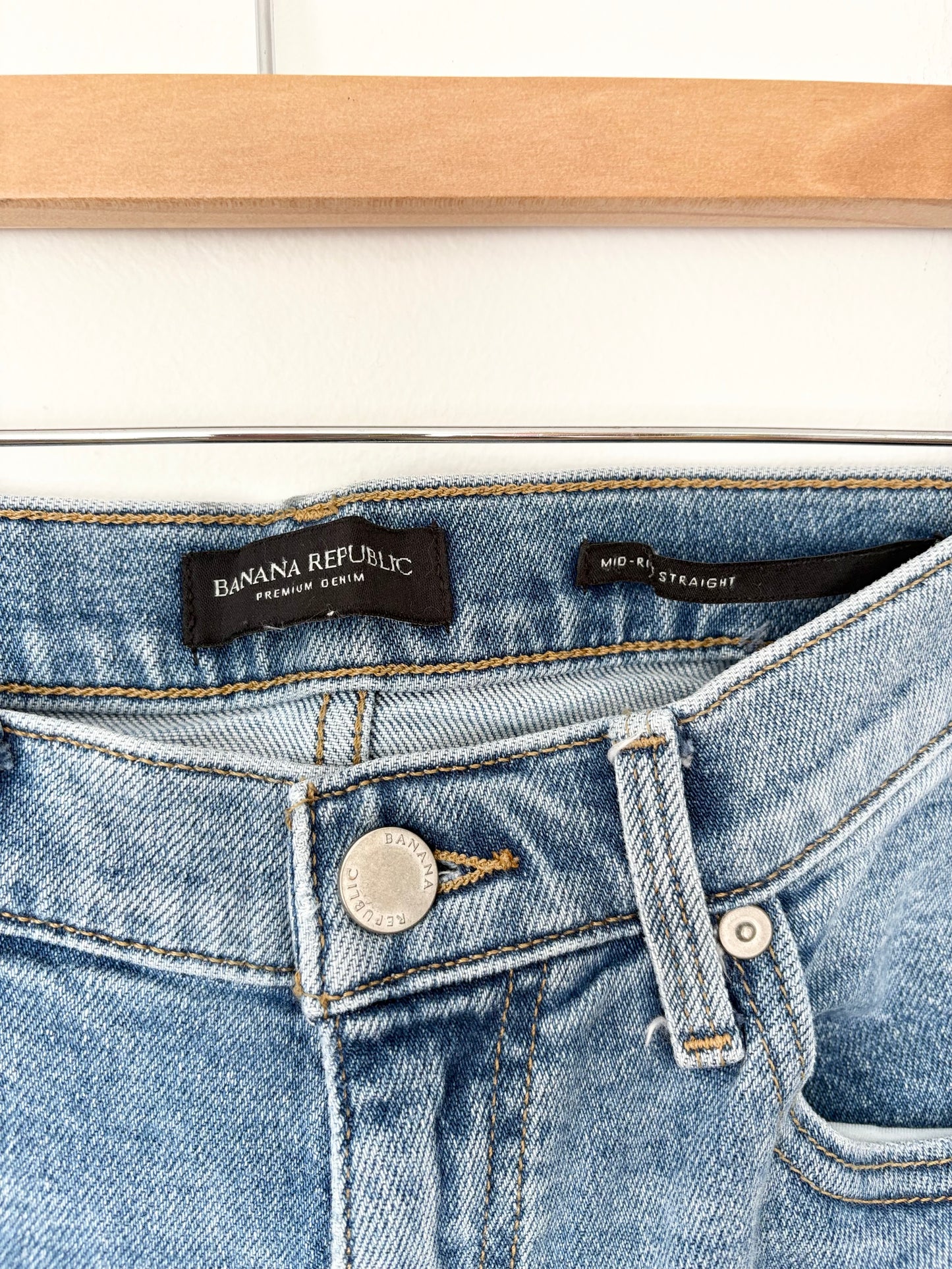 Banana republic mid rise straight jeans W28