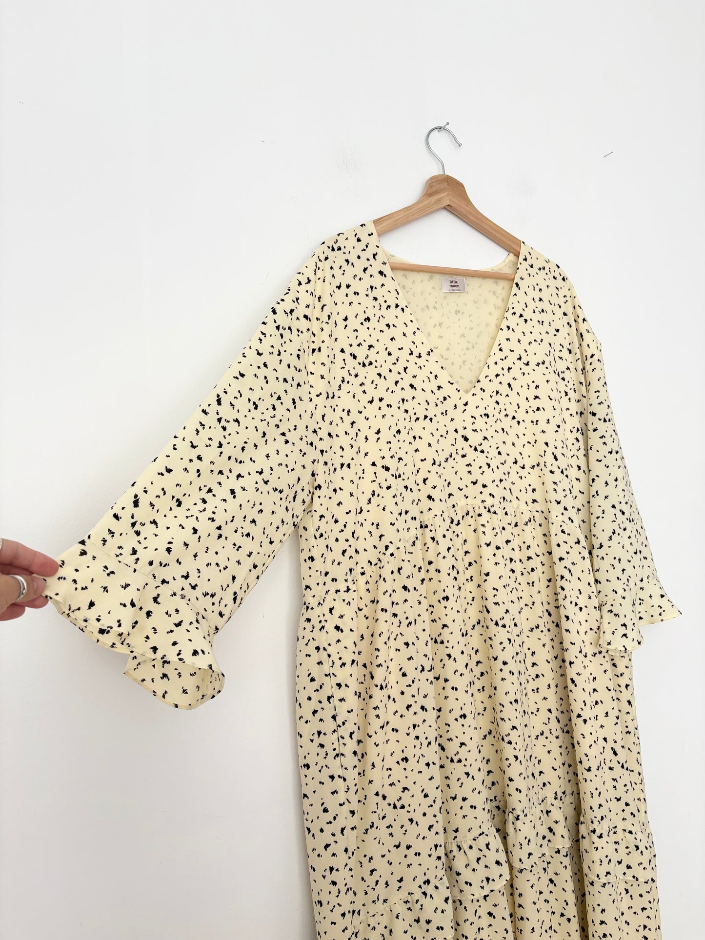 Aritzia Little moon spritz dress Large