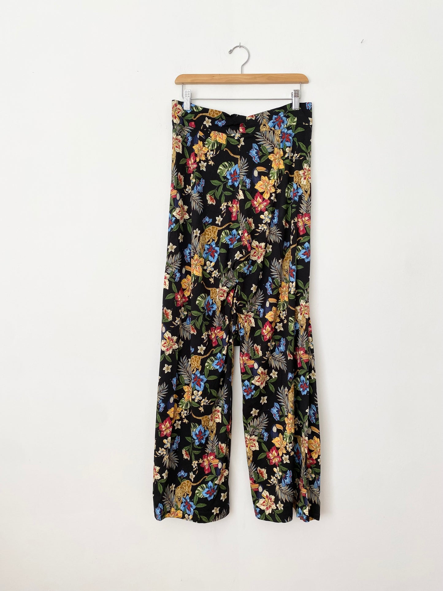 SHORE Bella pants in Prowling tropics Medium