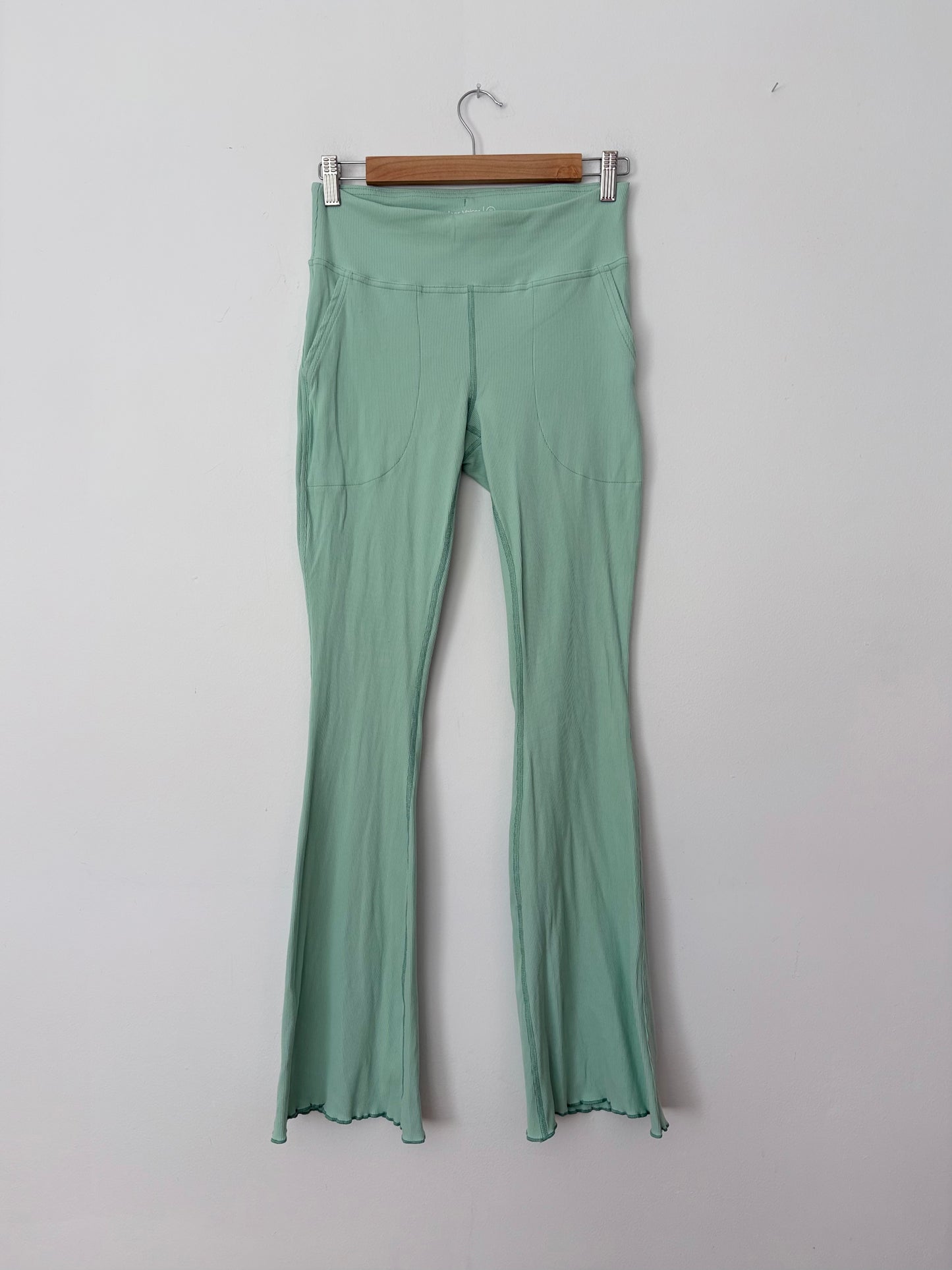Outdoor voices superform rib flare pants Medium