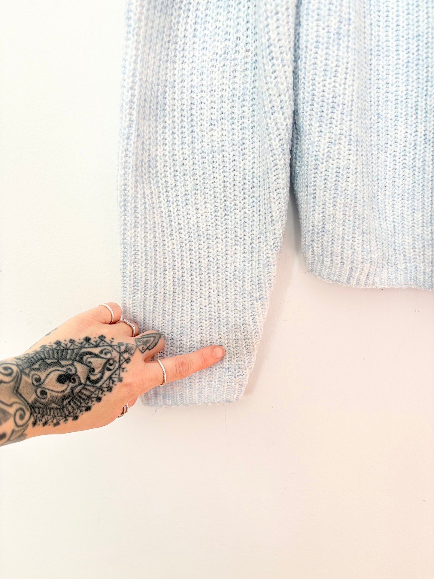 Pull en maille col V Elizabeth & James, taille L