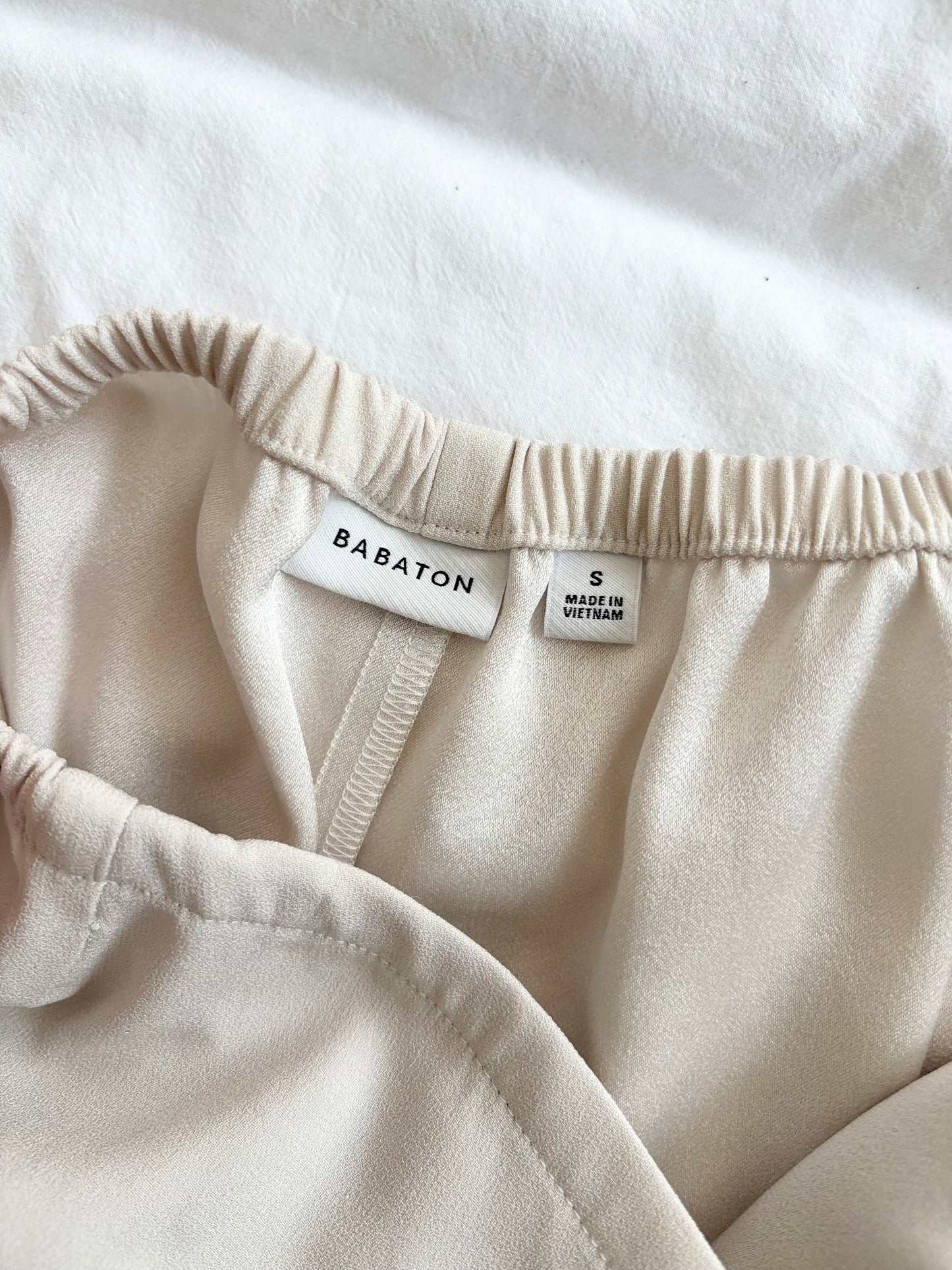 Babaton Immaculate mid rise crepe skirt S/M